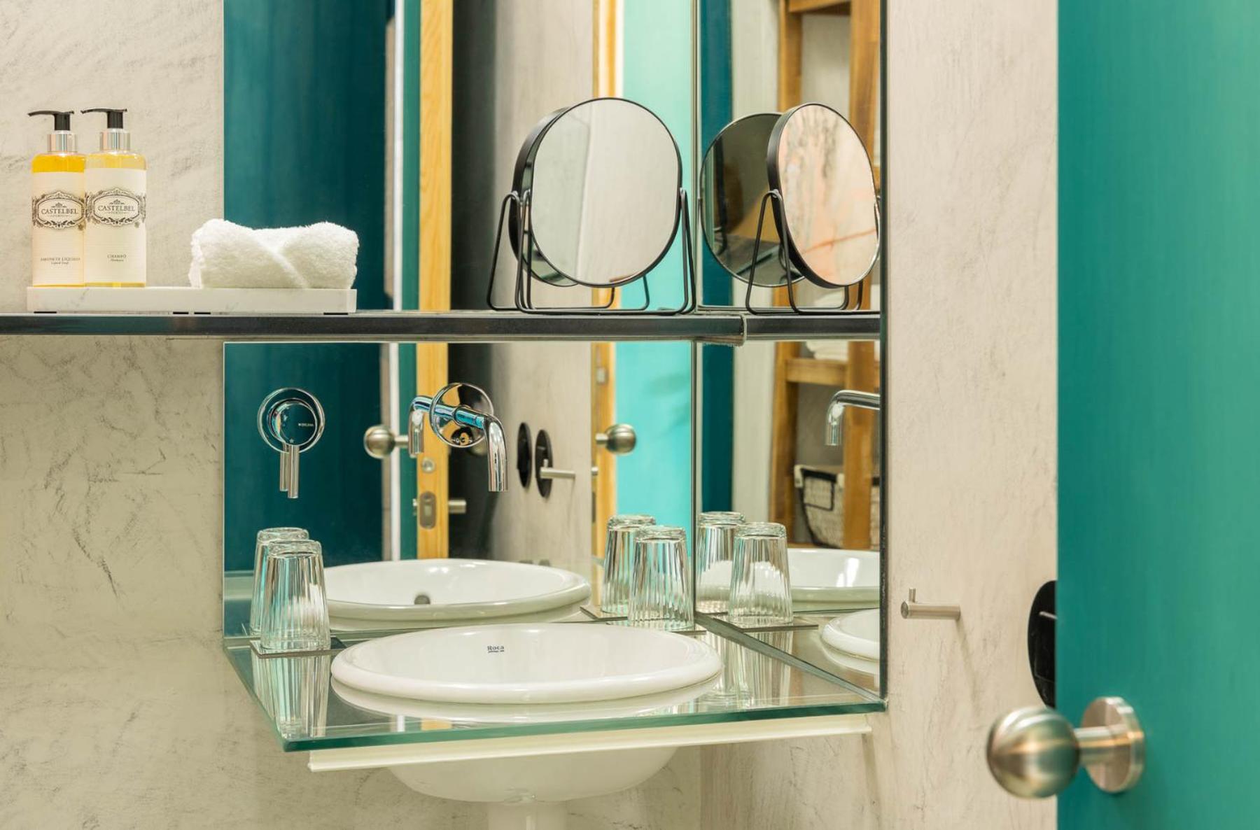 Superior Double or Twin Room with City View - Photo 2