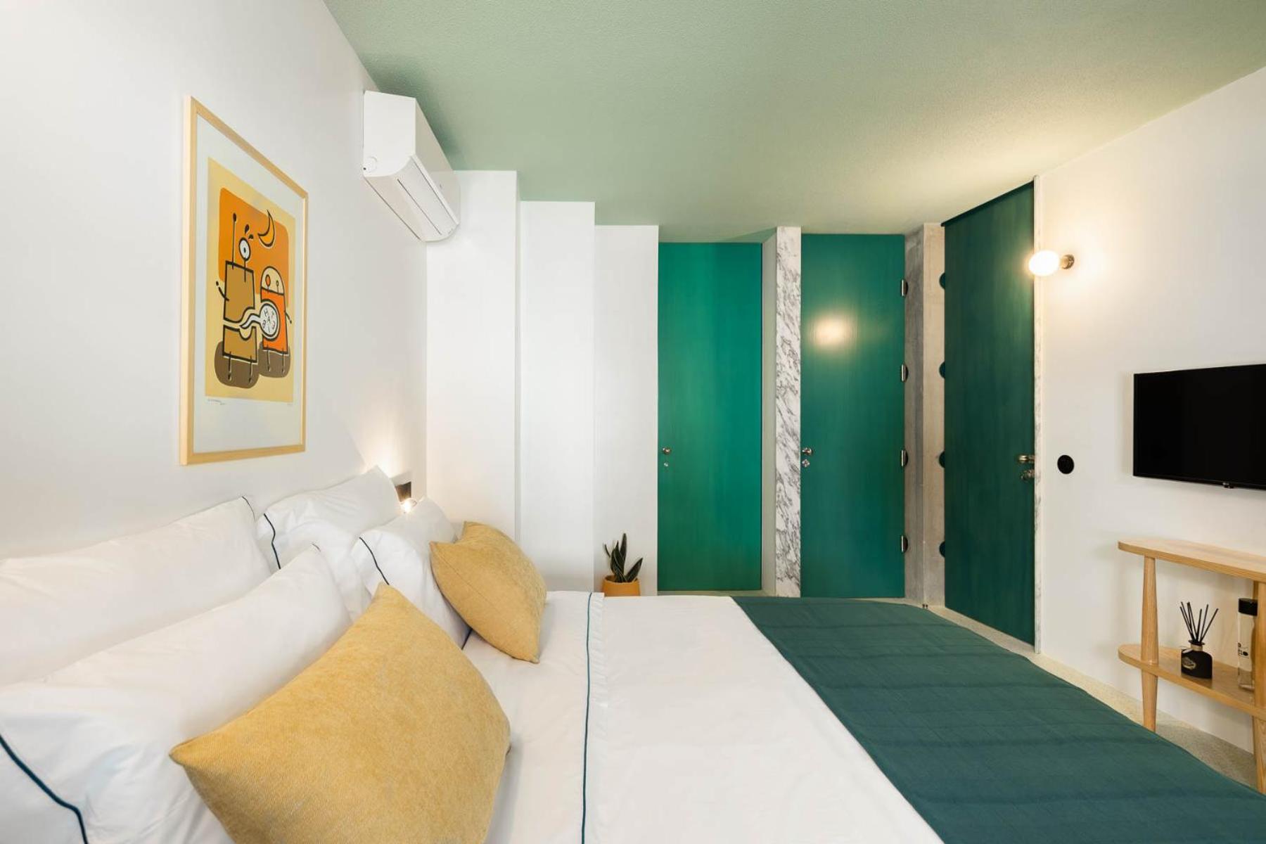 Deluxe Double or Twin Room - Photo 5