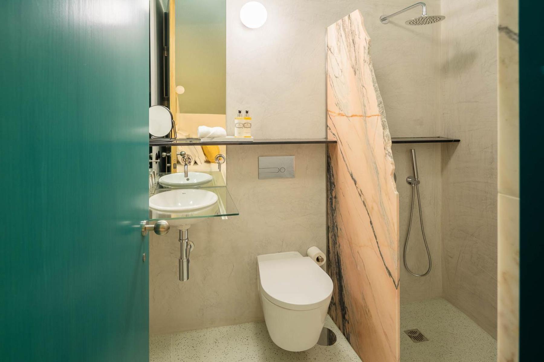 Double or Twin Room with Terrace - Photo 5