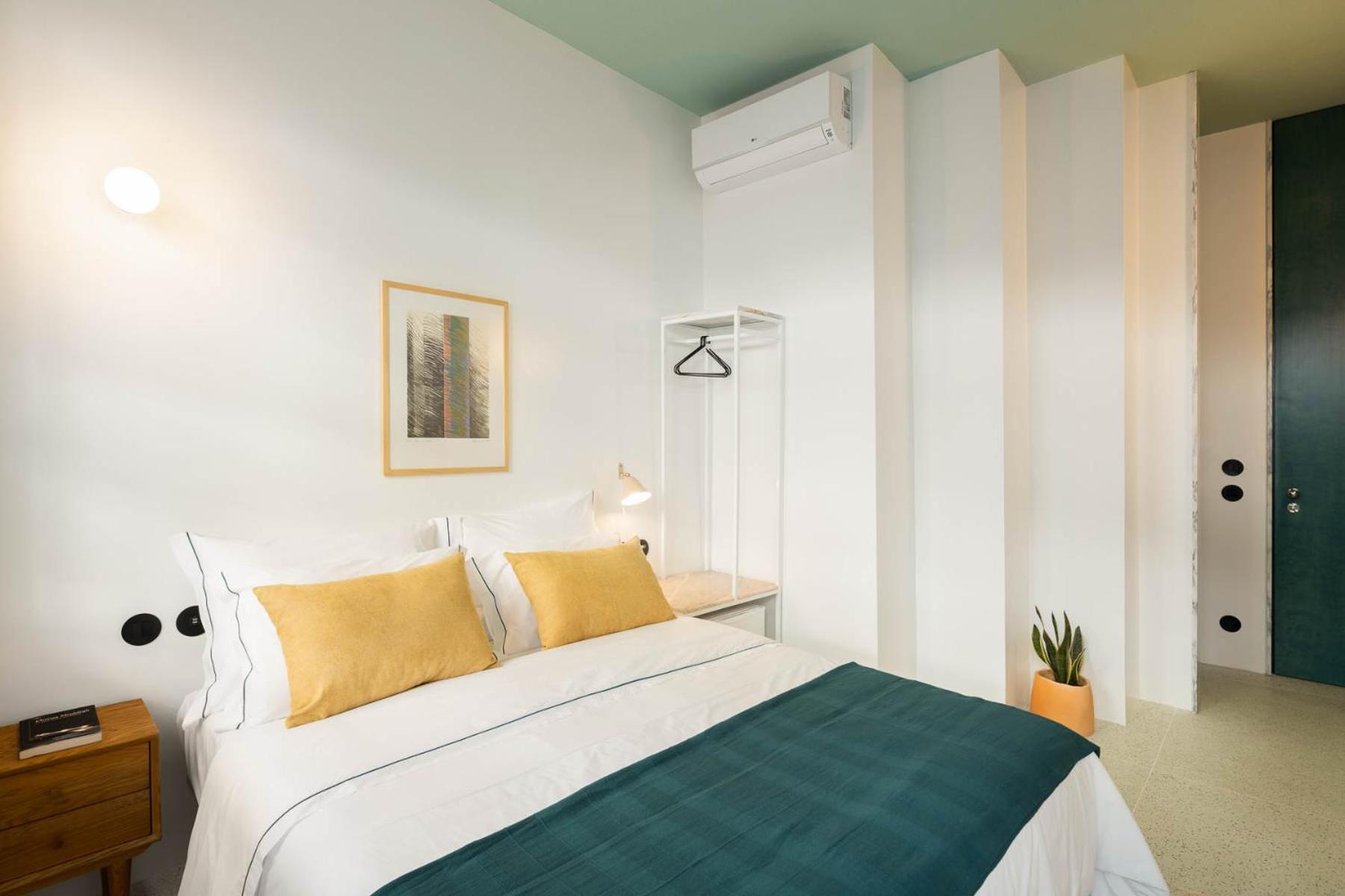 Superior Double or Twin Room with City View - Photo 3