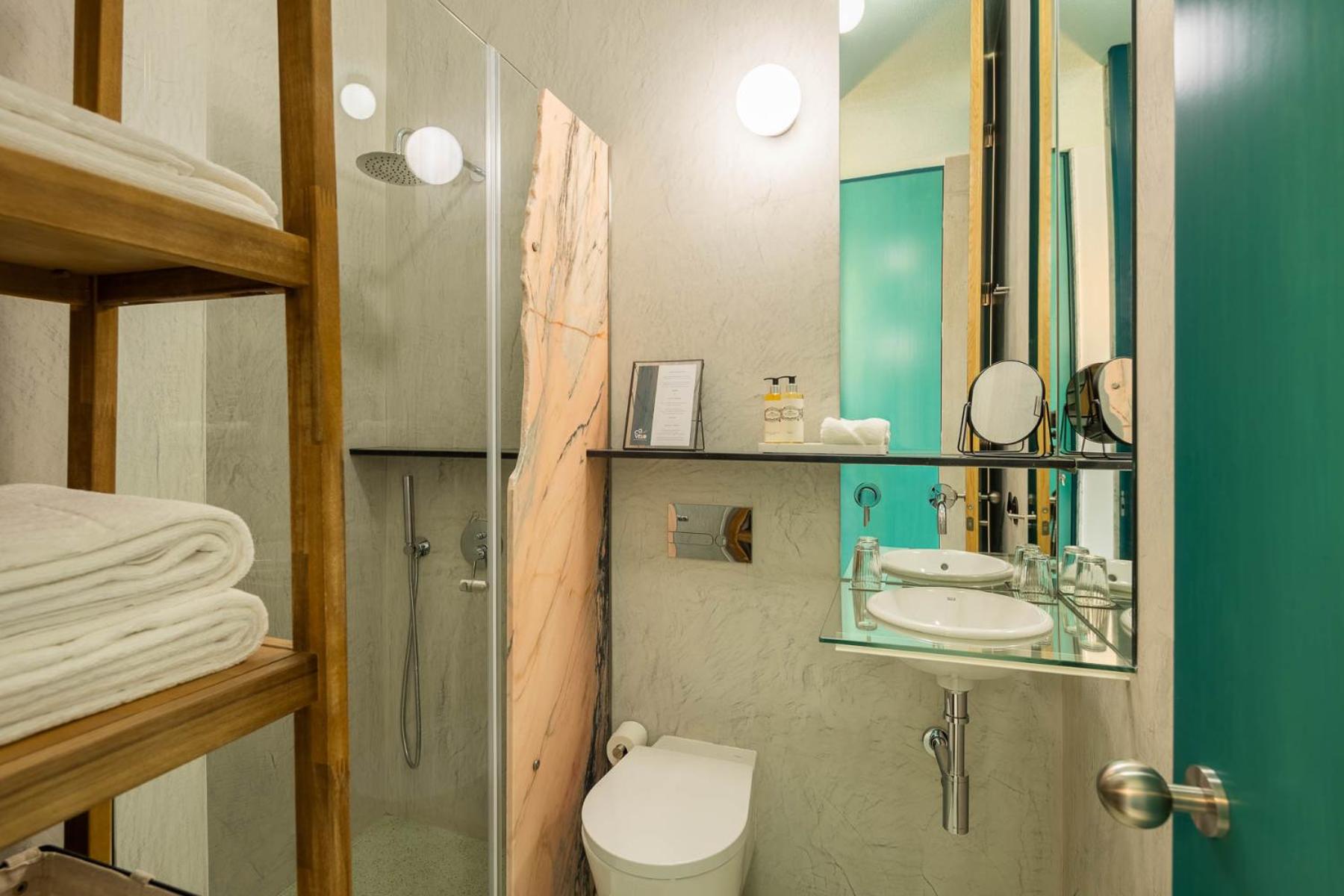 Superior Double or Twin Room with City View - Photo 4