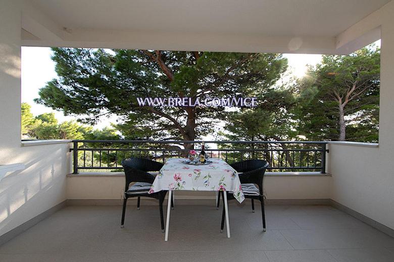 Apartment with Balcony photo 2