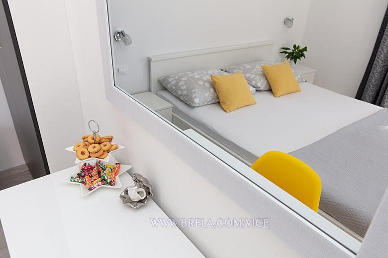 Apartment with Balcony photo 2