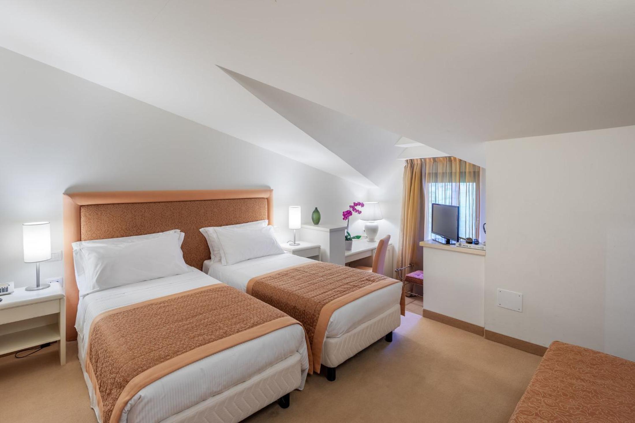 Deluxe Double Room - Photo 2