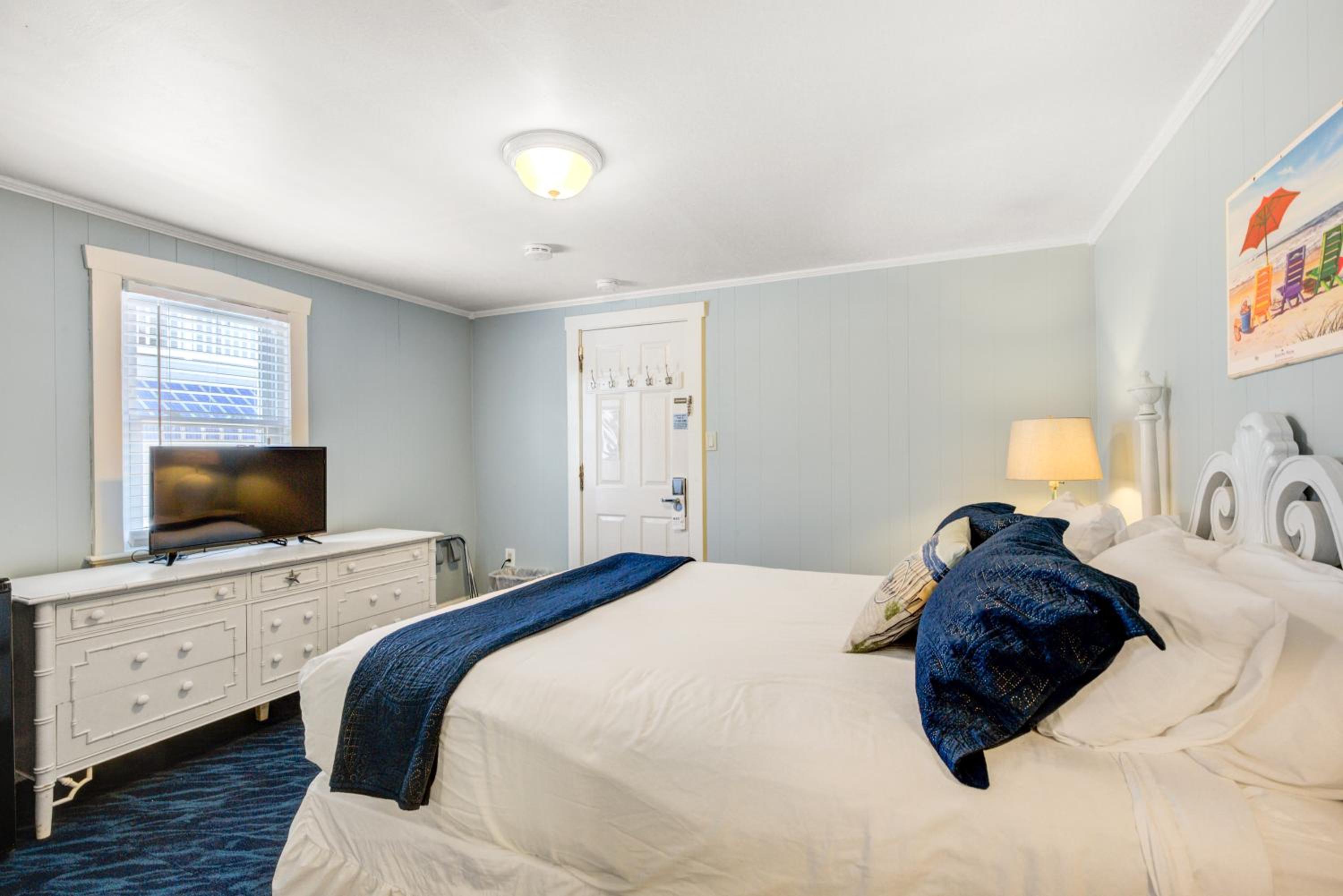 Standard Queen Room - Photo 6