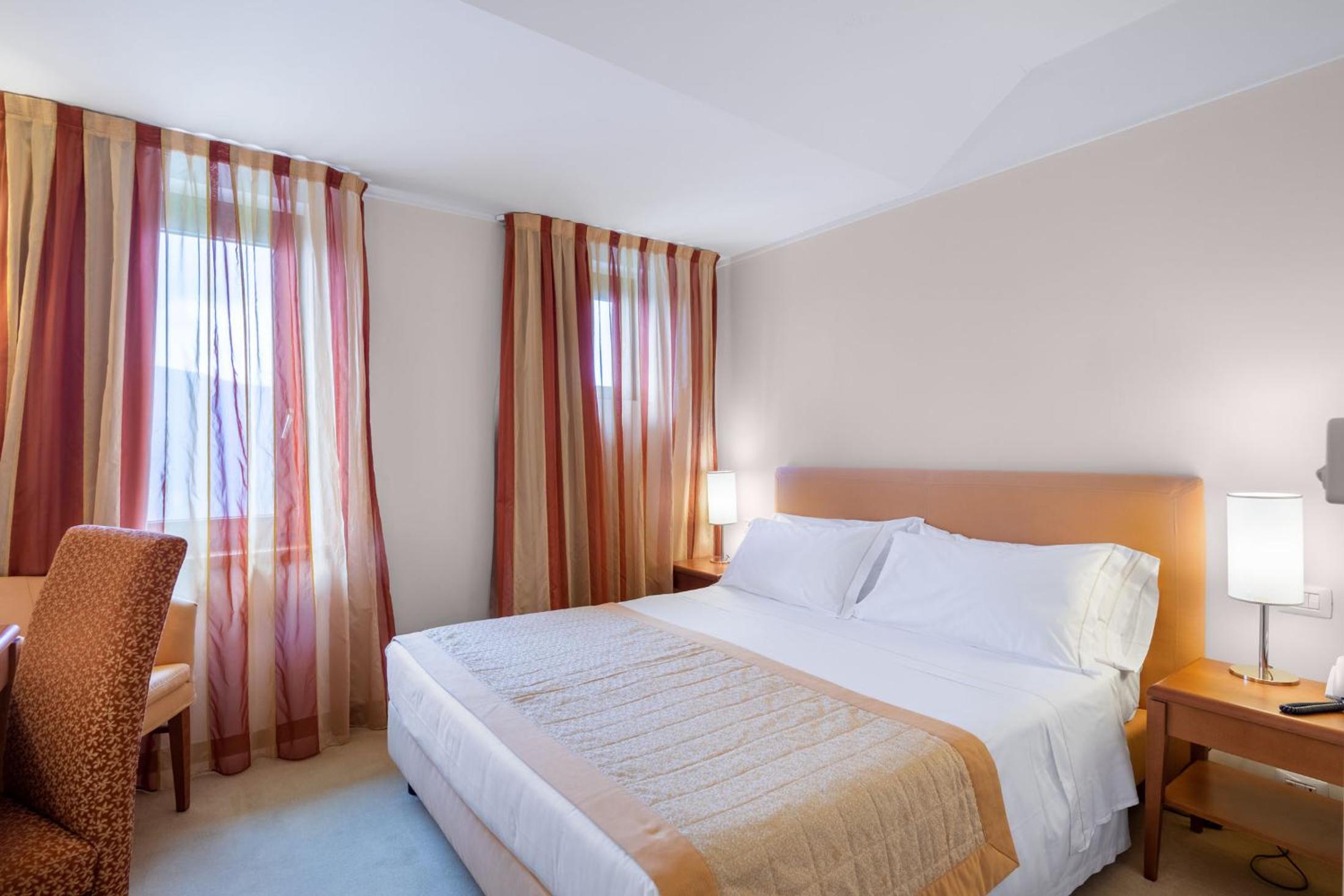 Deluxe Double Room - Photo 8