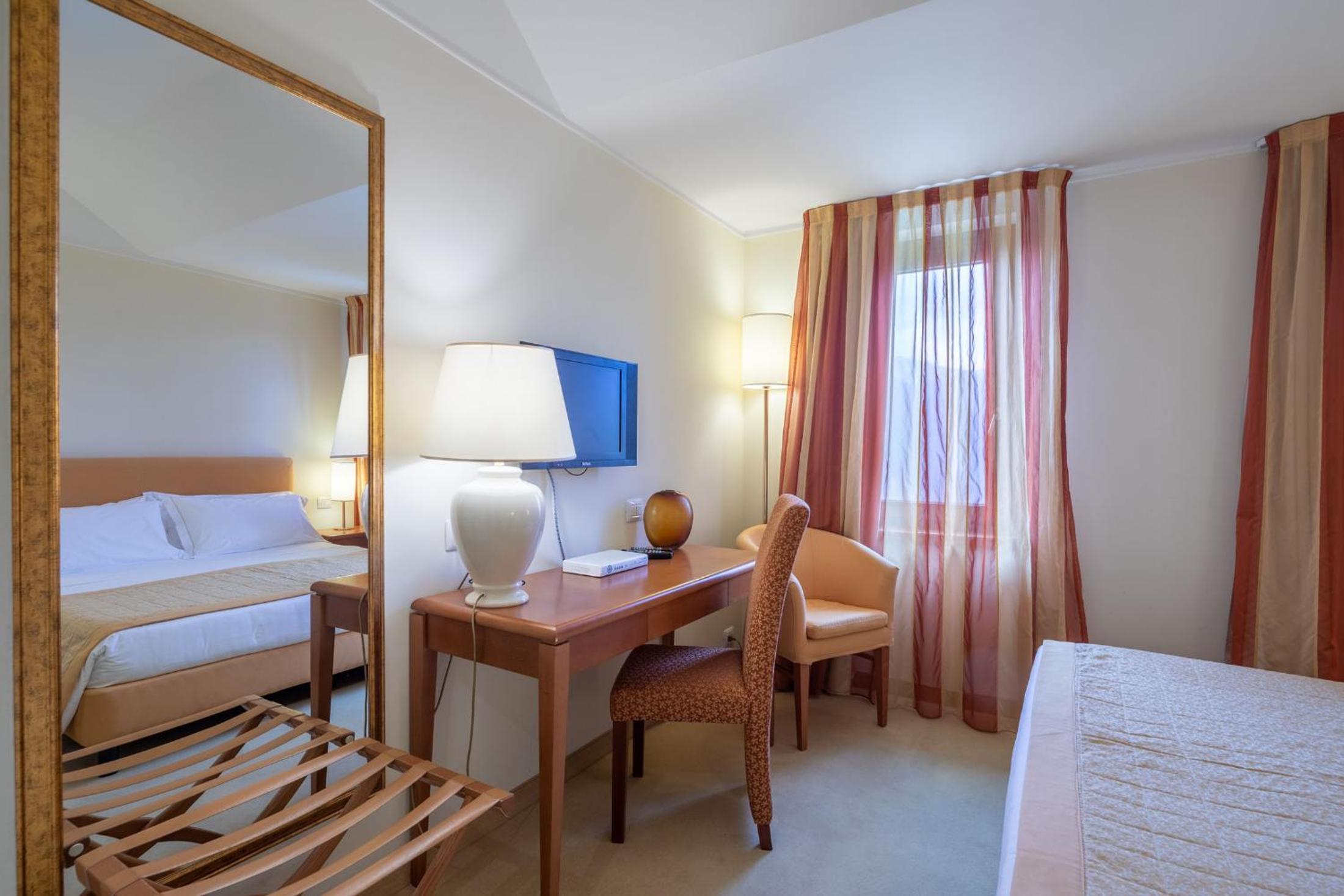 Deluxe Double Room - Photo 7