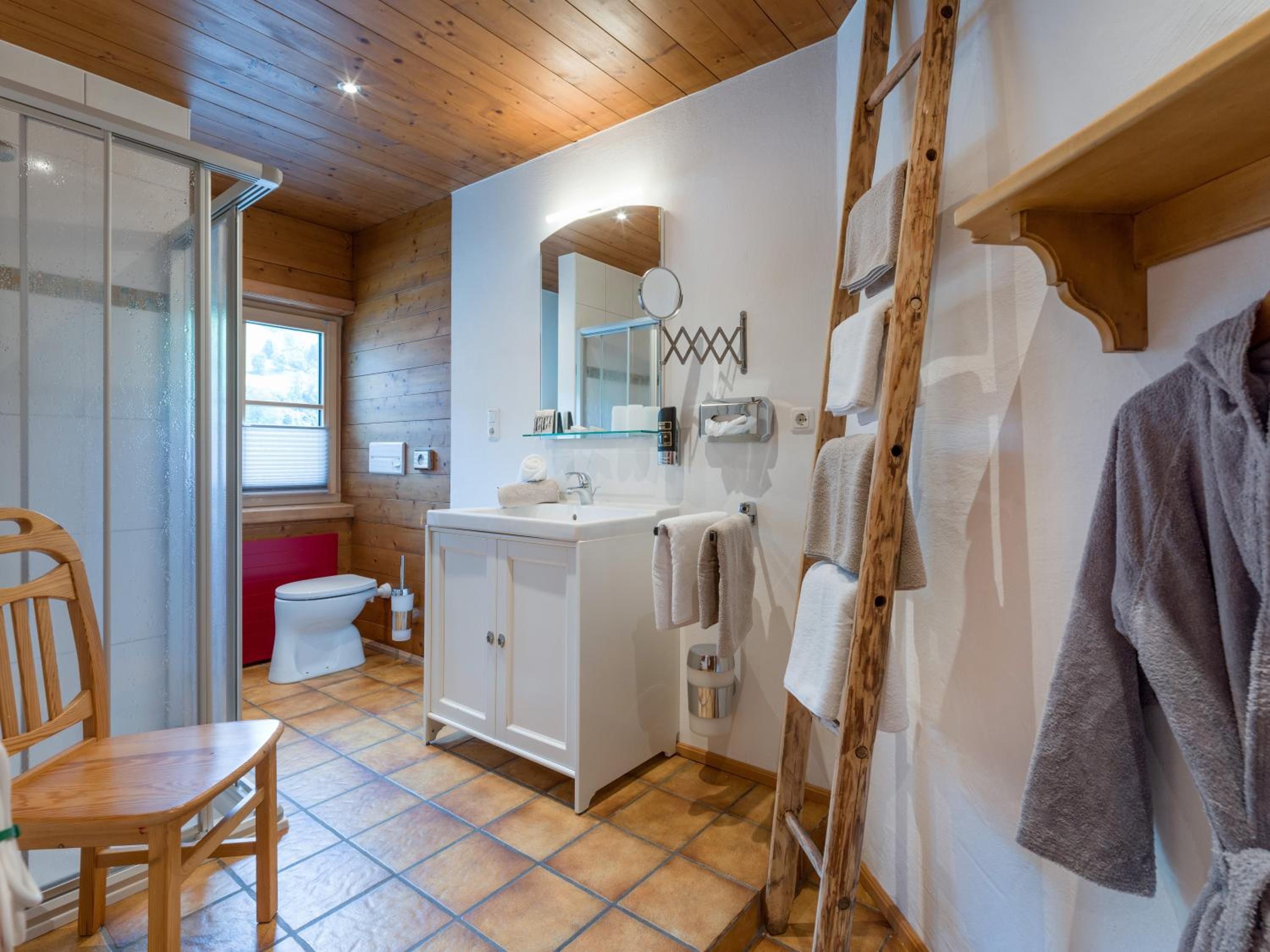 Three-Bedroom Apartment - Alpenrose photo 3