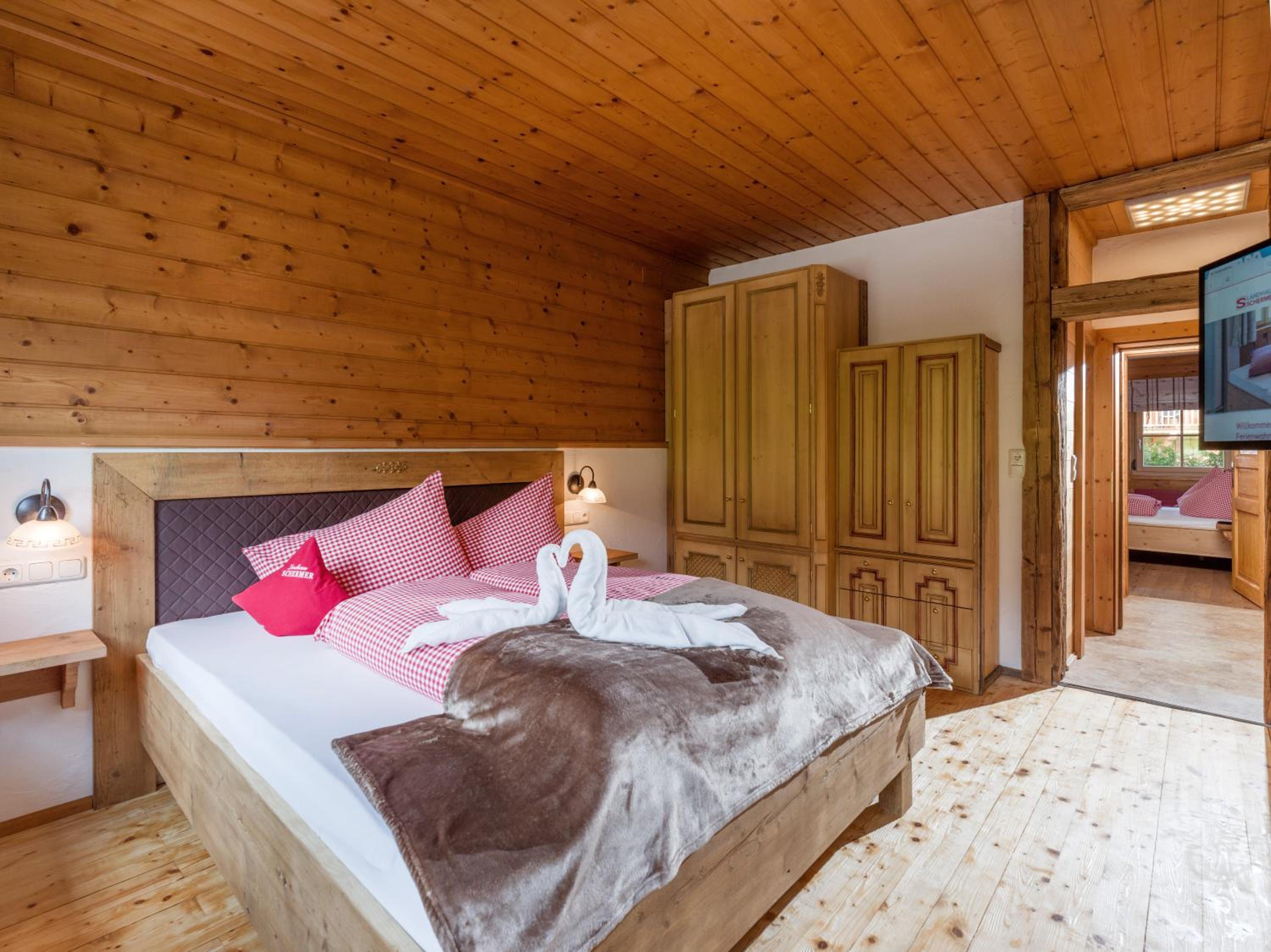 Three-Bedroom Apartment - Alpenrose photo 2