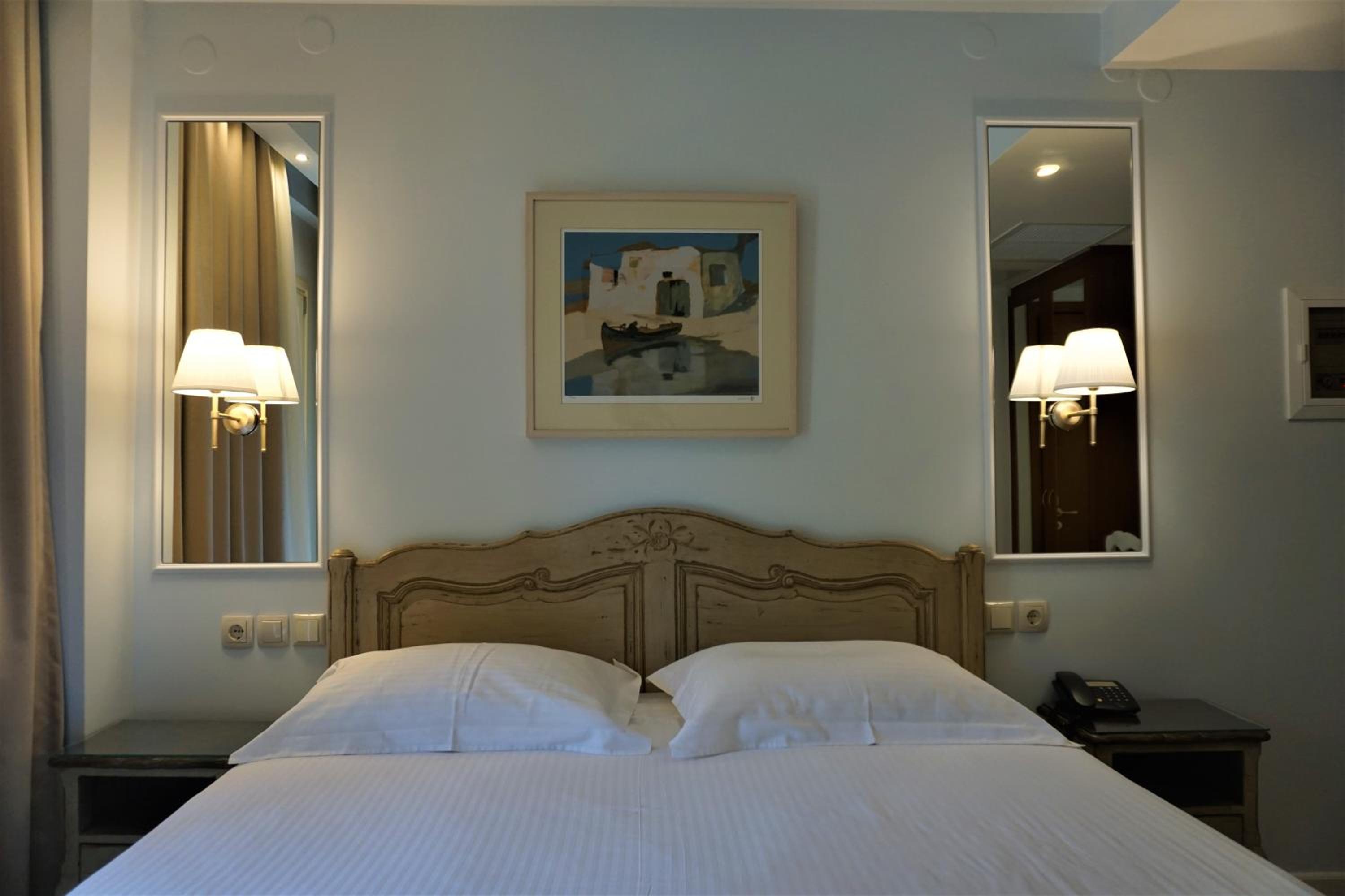Standard Double or Twin Room - Photo 10