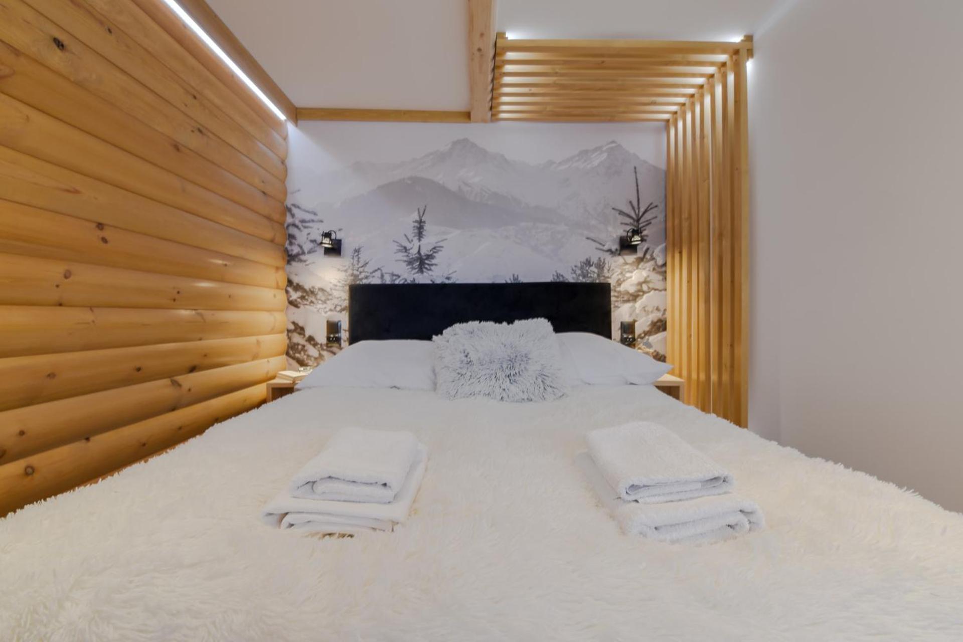 Deluxe Double Room with Shower - Photo 2