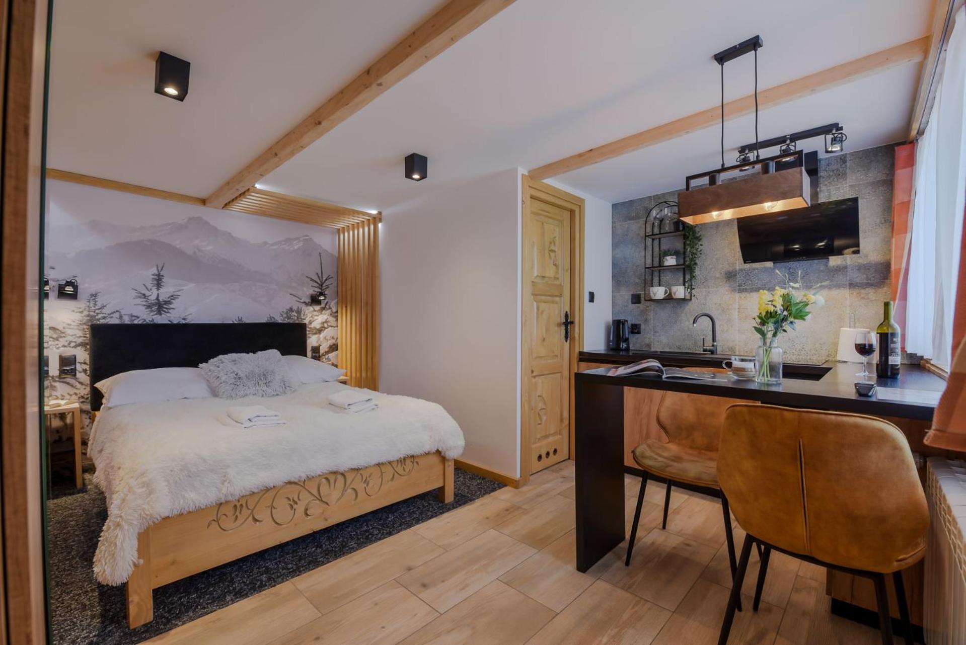 Deluxe Double Room with Shower - Photo 4