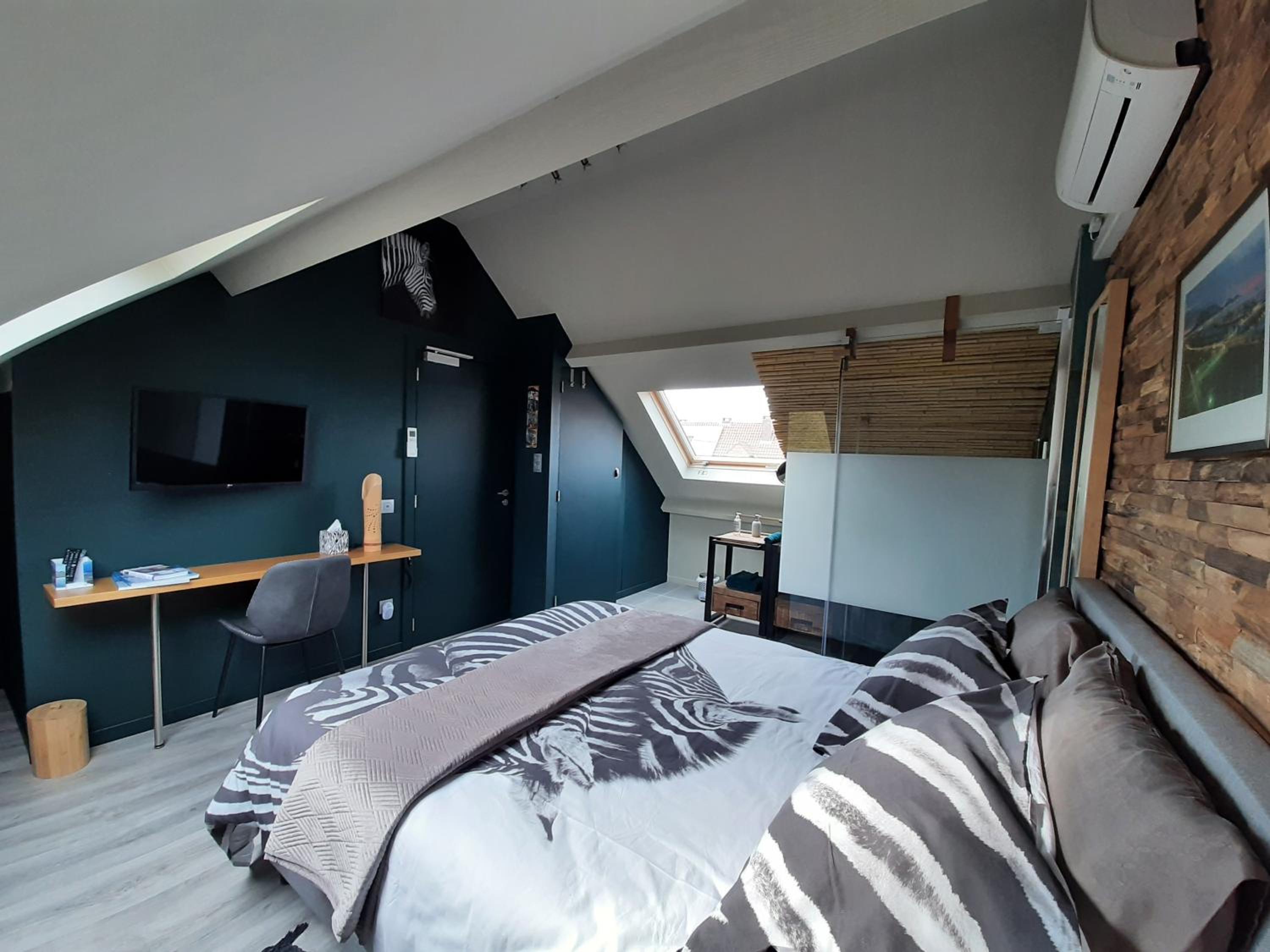 Deluxe Double Room with Shower photo 2