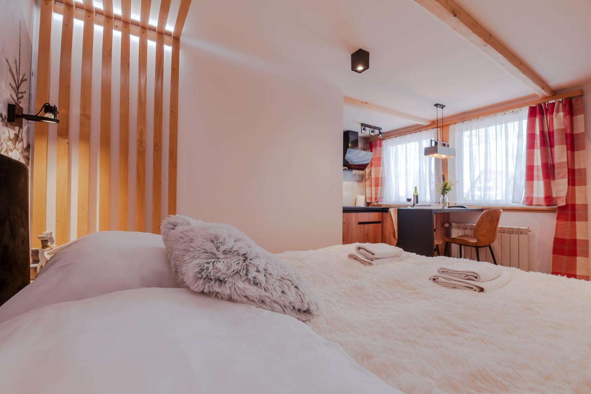 Deluxe Double Room with Shower - Photo 5