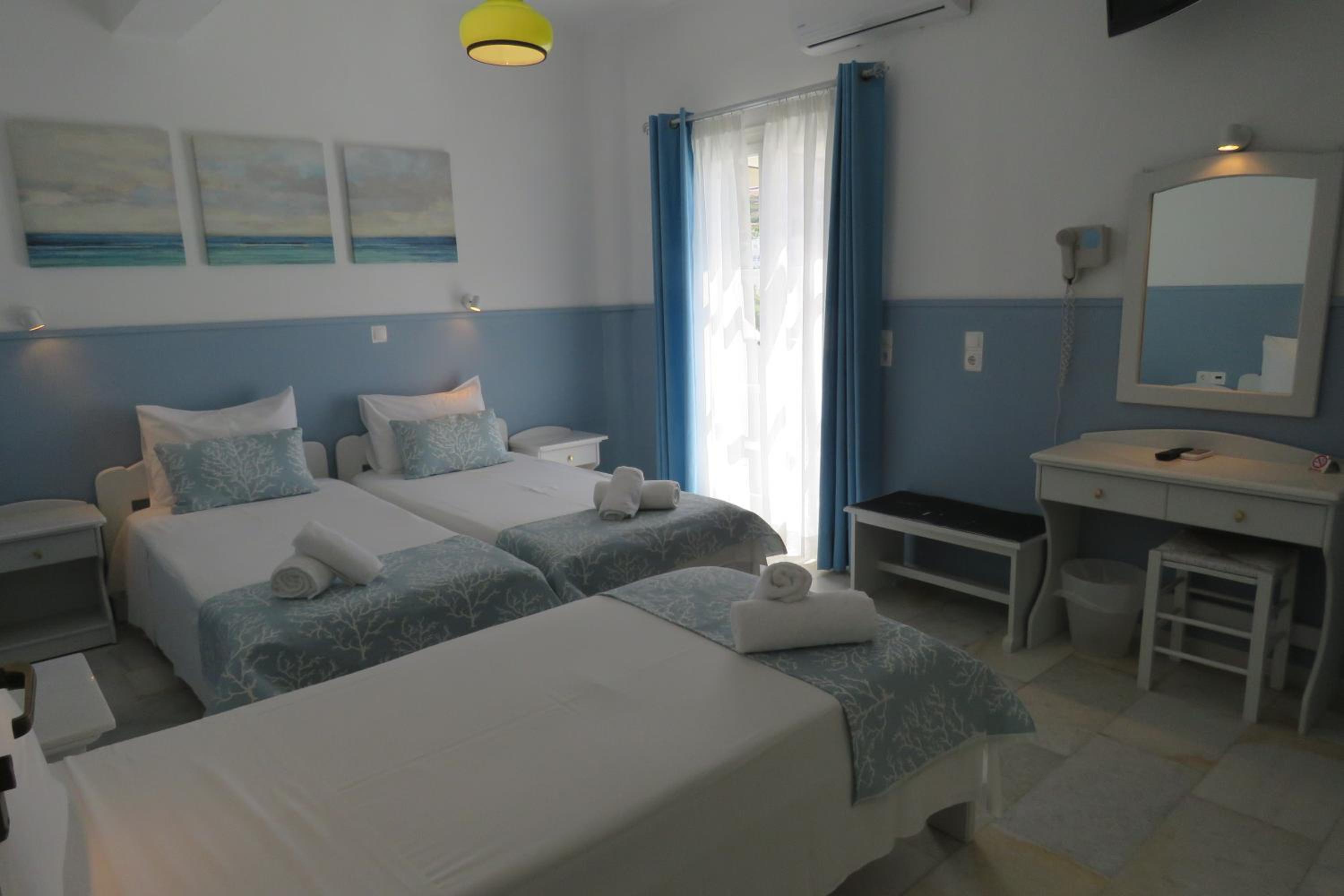 Triple Room with View - Photo 1