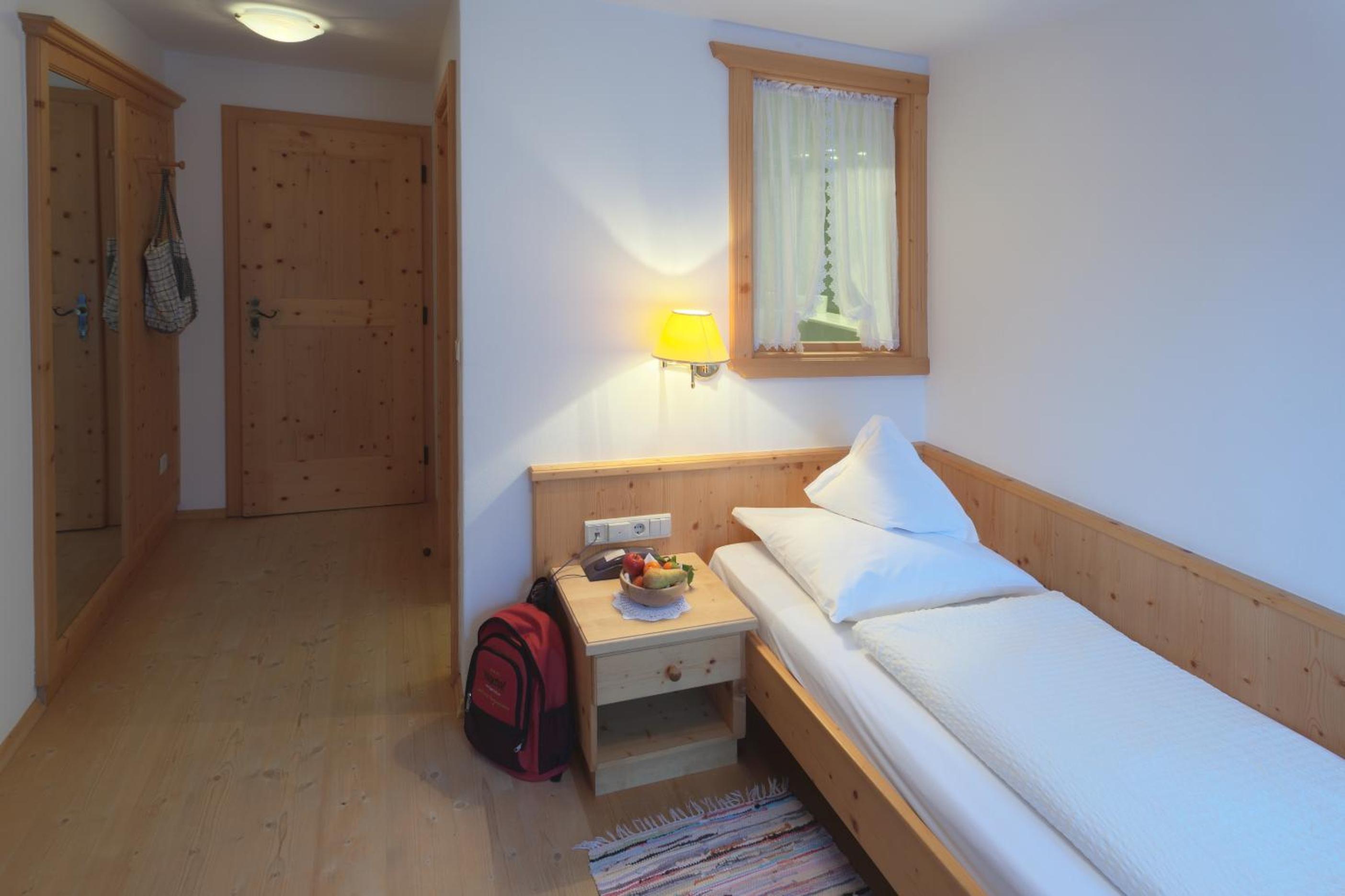 Einzelzimmer mit Balkon