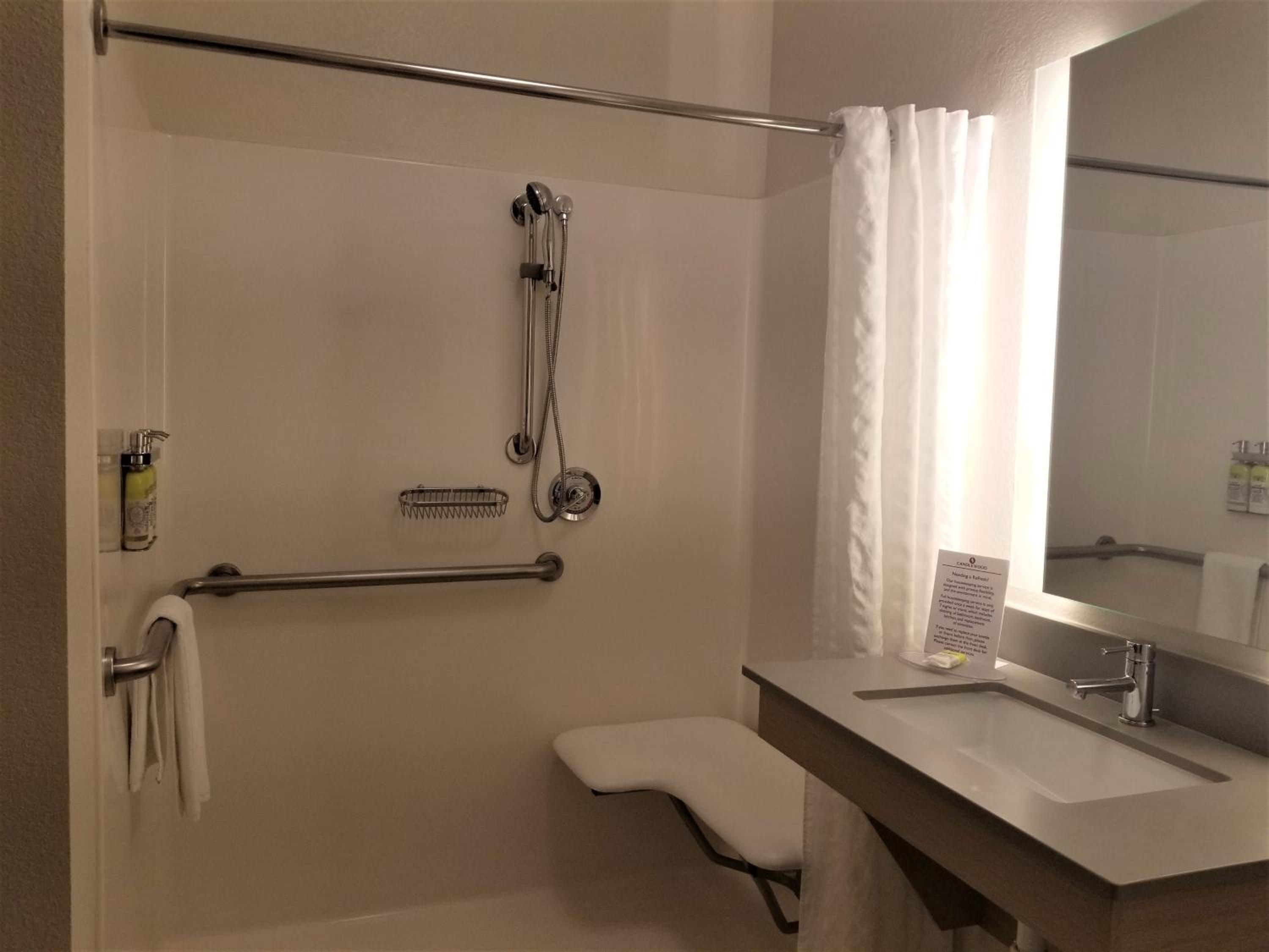 Double Room with Two Double Beds - Disability Access - Photo 2