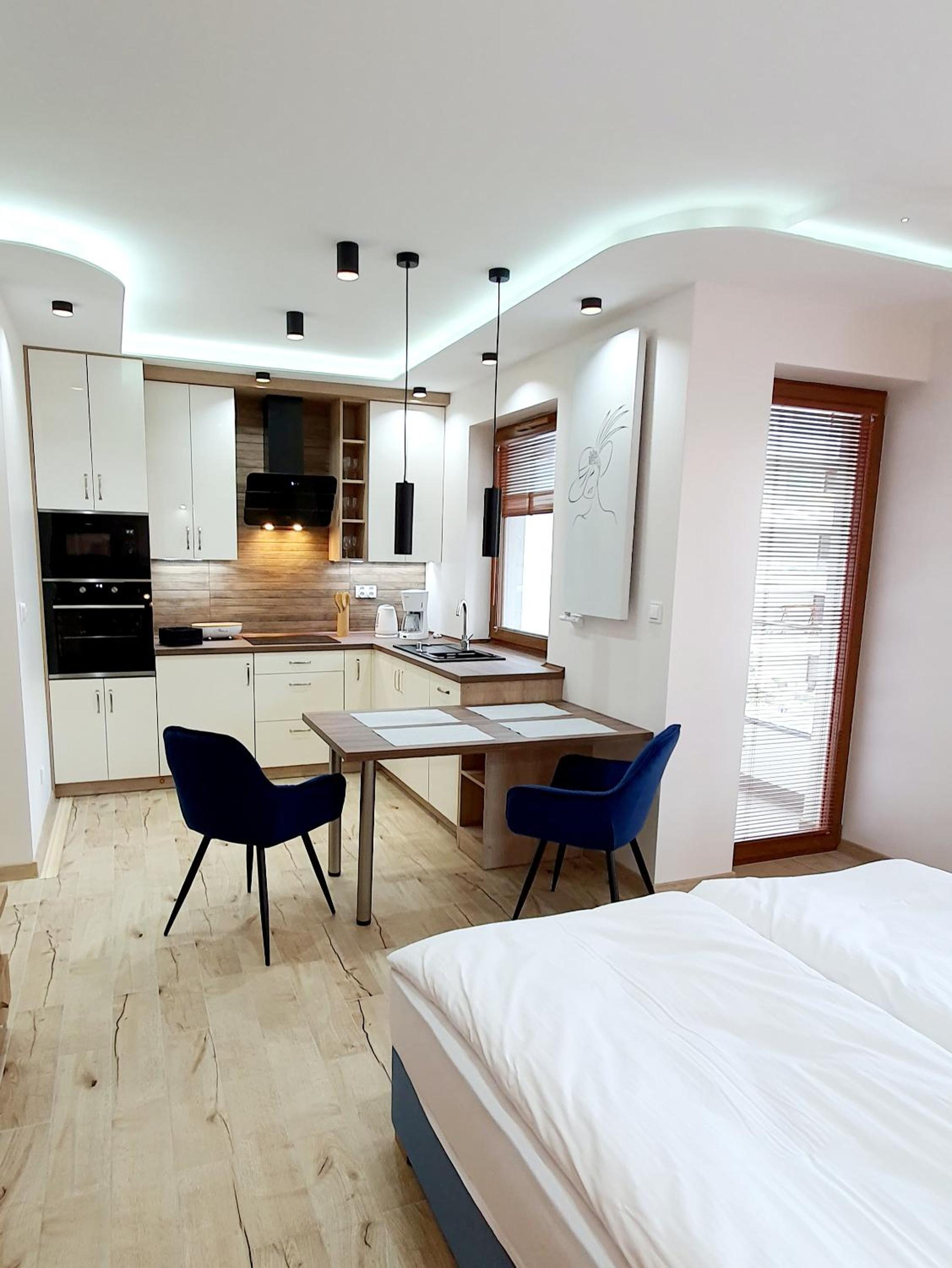 One-Bedroom Apartment - Photo 2