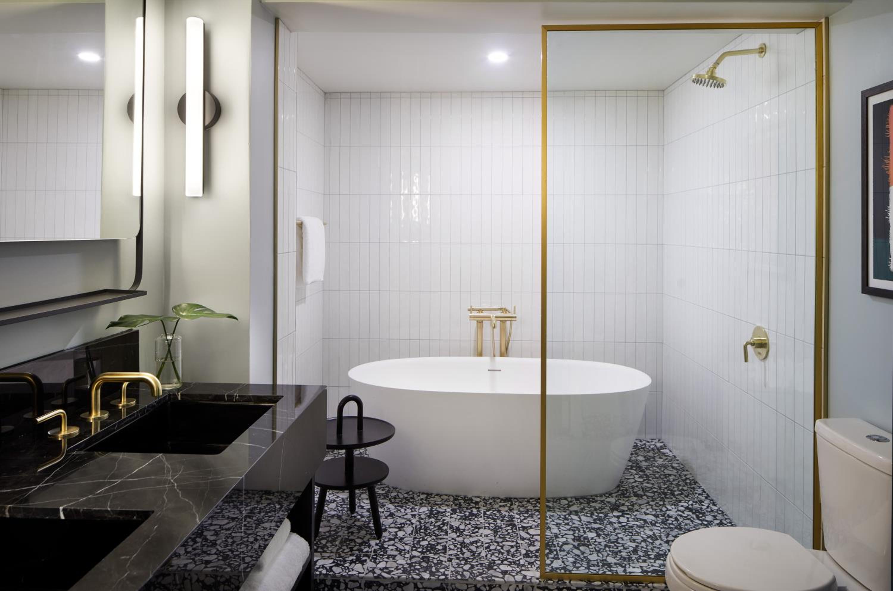 One-Bedroom Suite thumbnail 6