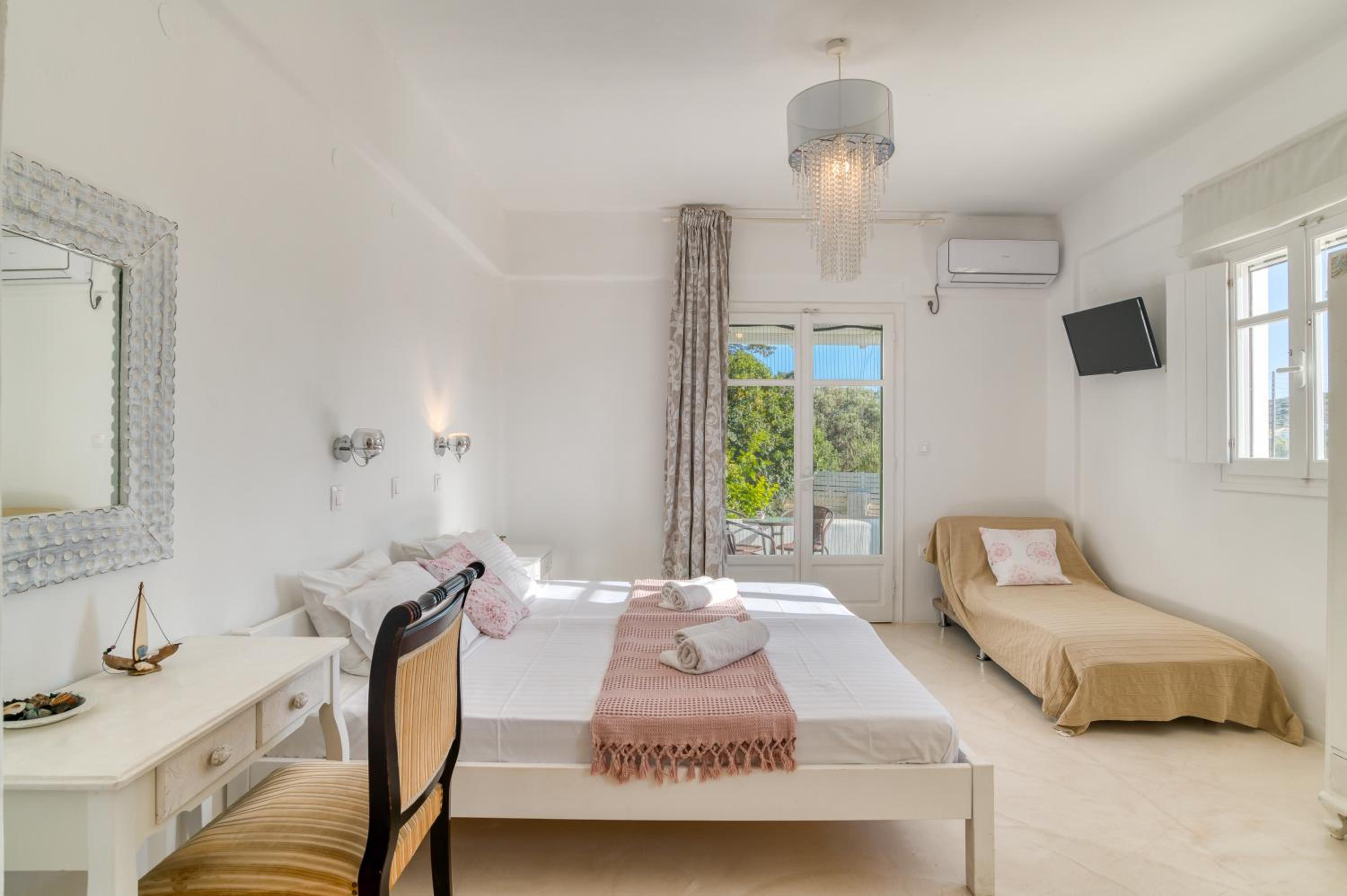 Double or Twin Room photo 2