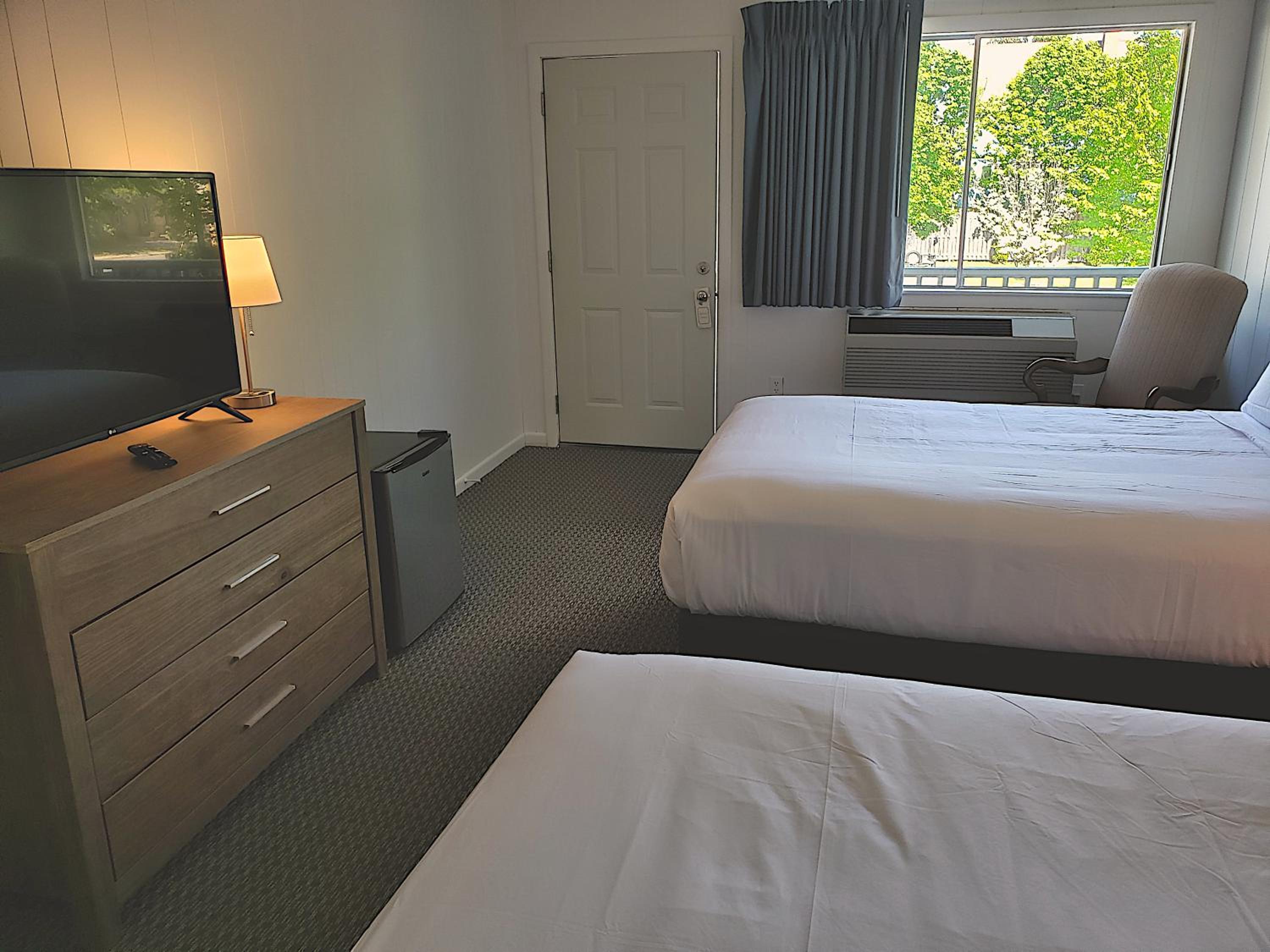 Double Room with Two Double Beds photo 3