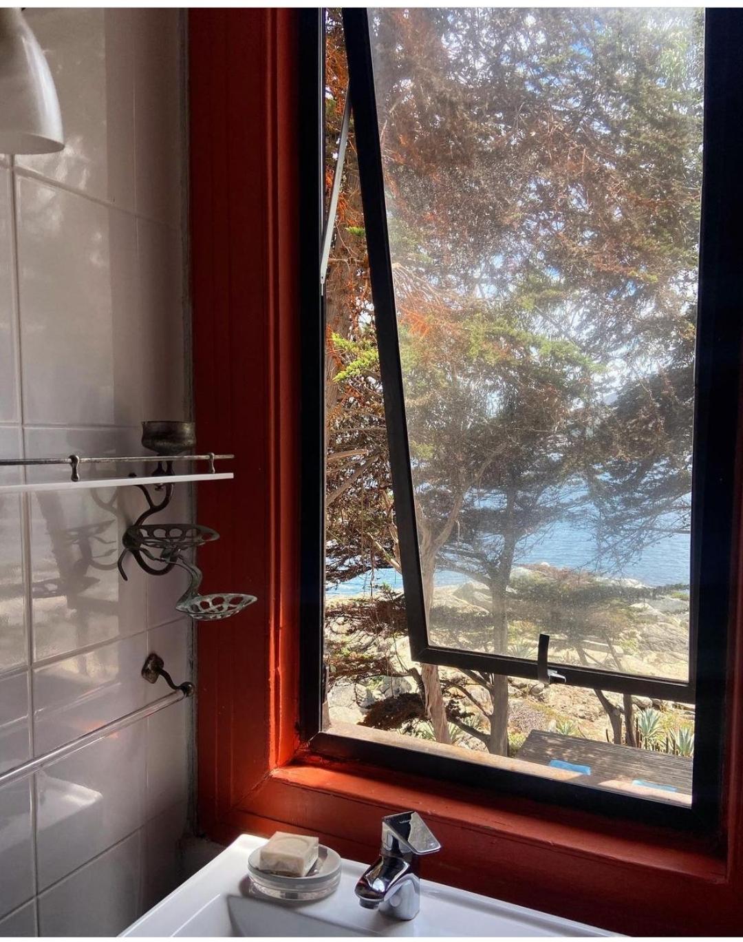 Deluxe Twin Room with Sea View photo 2