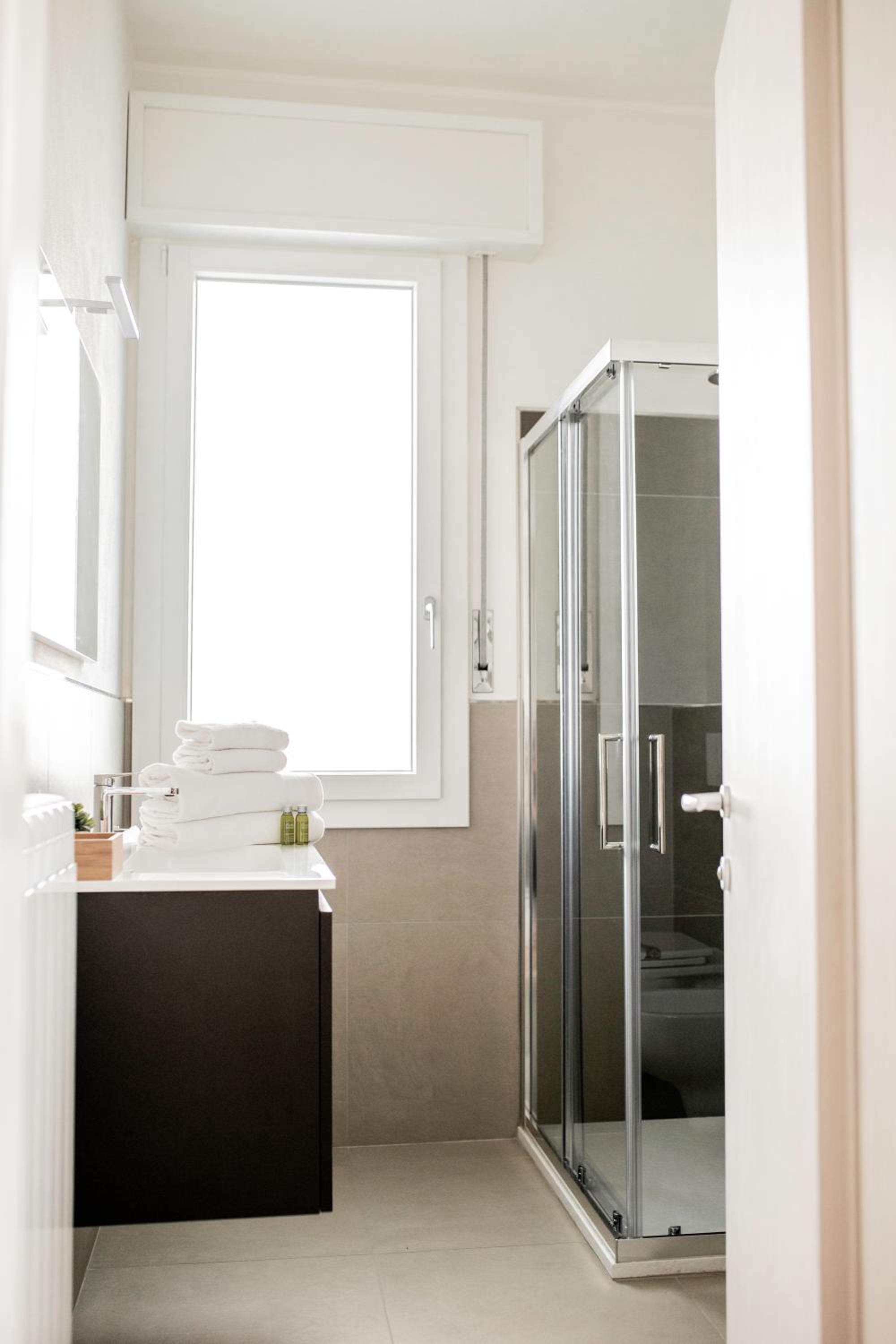 Large Double Room - Photo 16