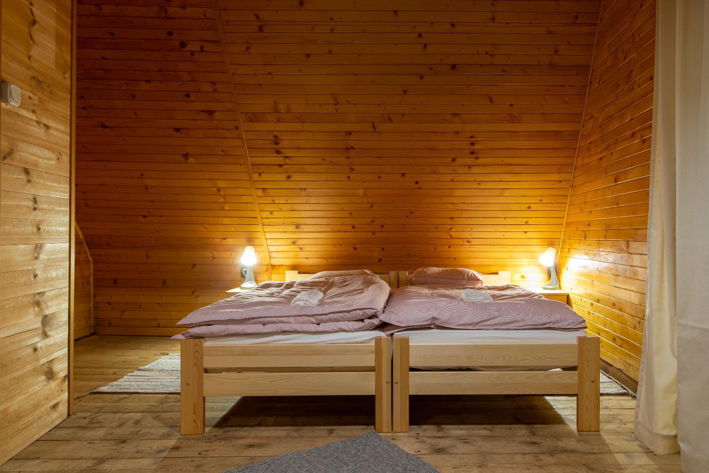 Quadruple Room with Private Bathroom - Photo 8