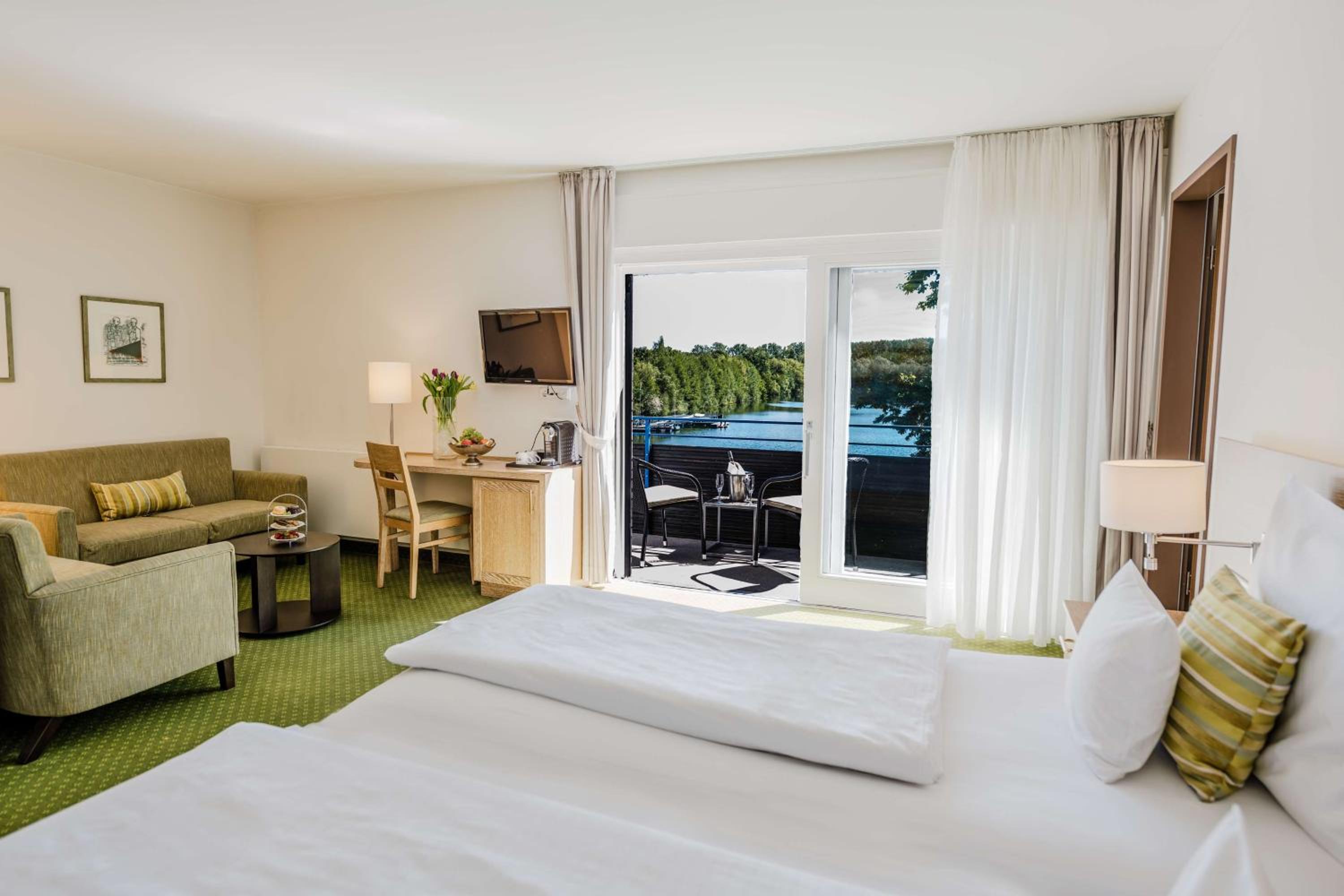 Twin Room with Balcony and Lake View