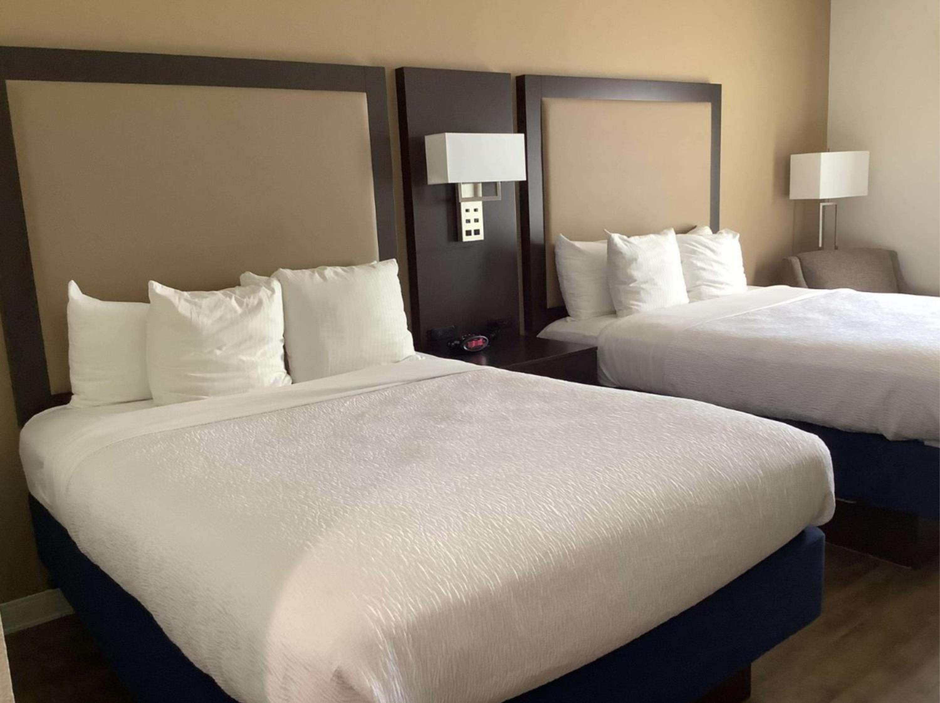 Queen Room with Two Queen Beds - Non-Smoking photo 1