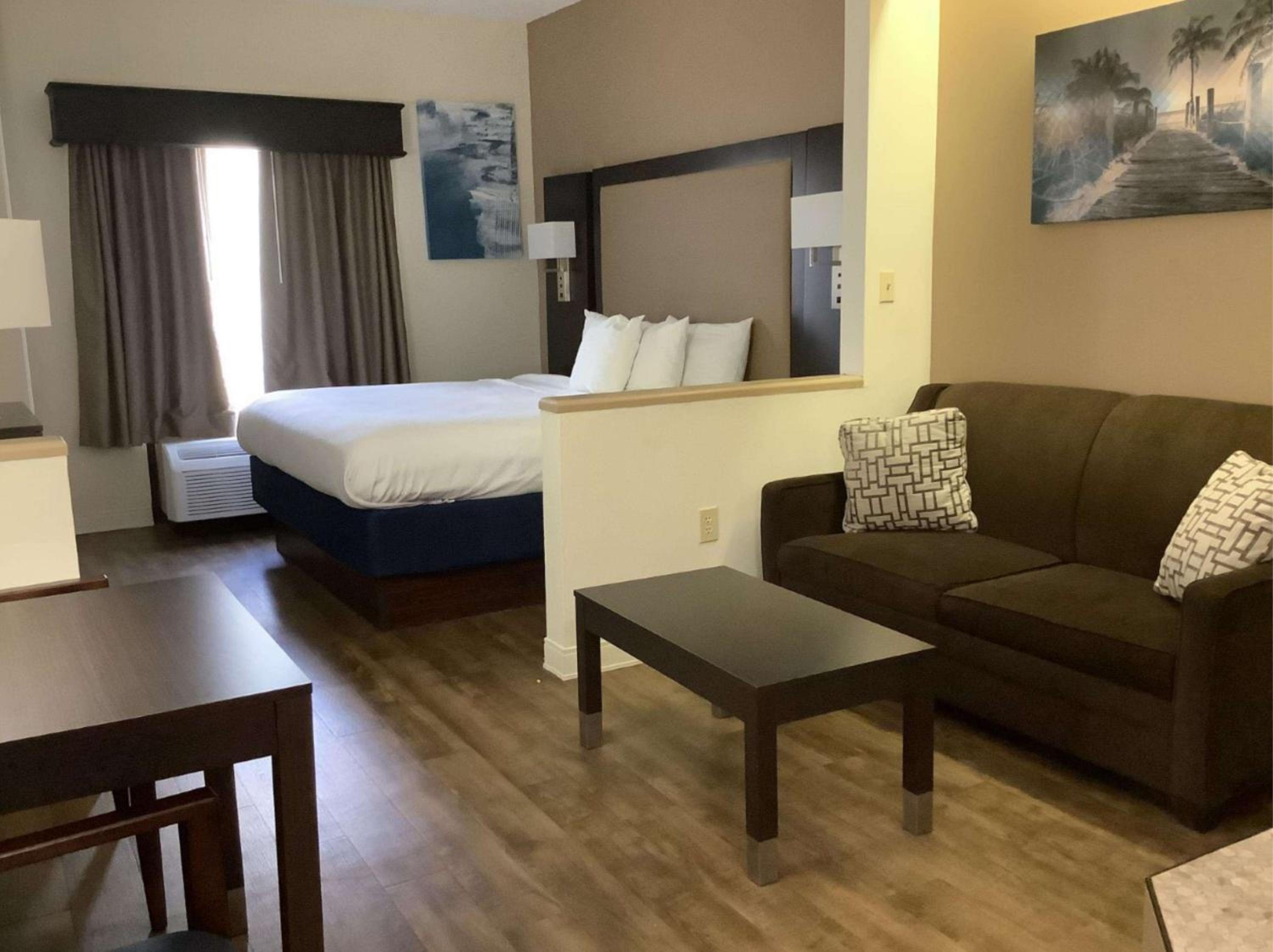King Suite with Sofa Bed and Wet Bar - Non-Smoking photo 1