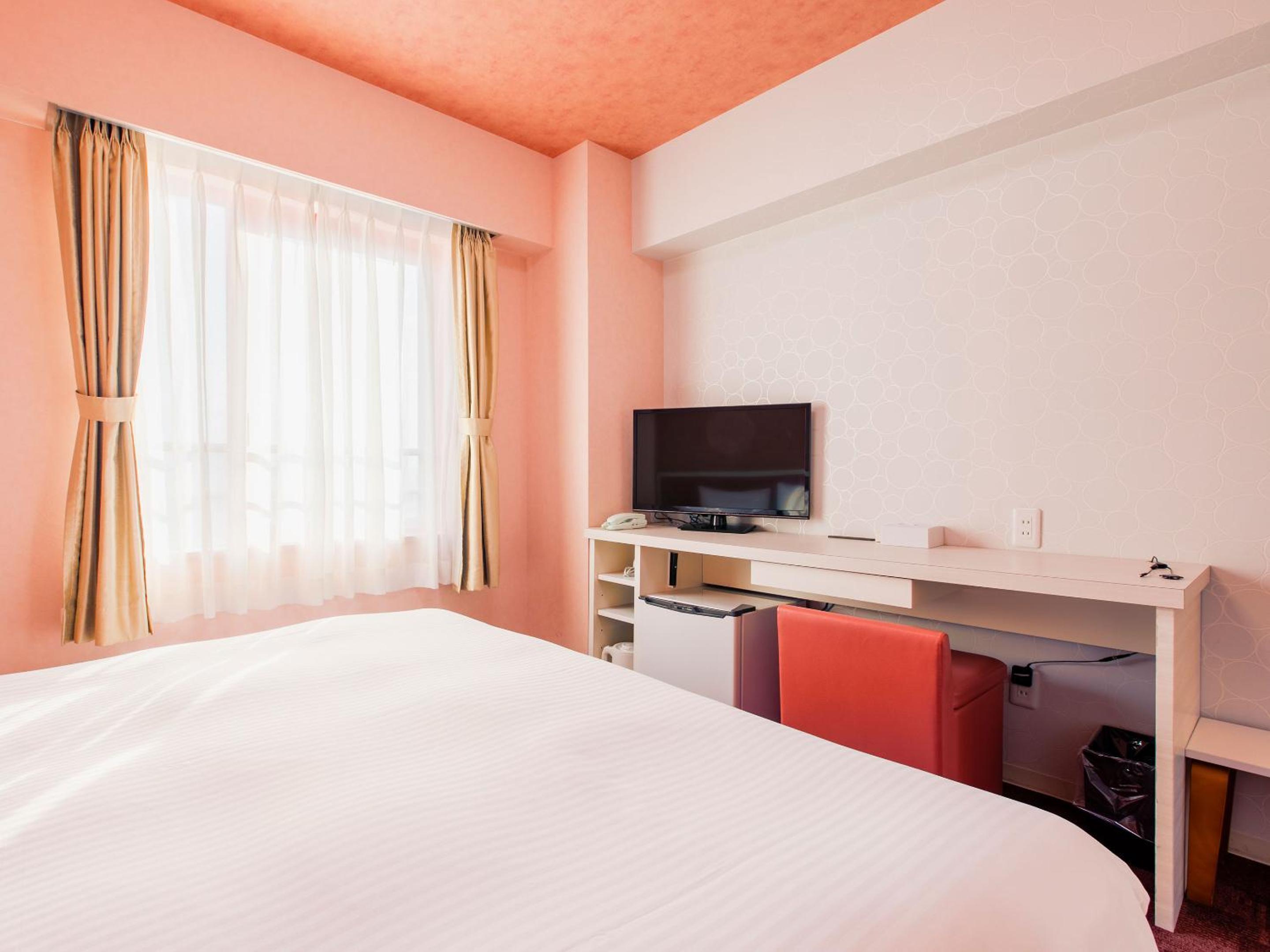 Double Room - Non-Smoking  - Photo 7