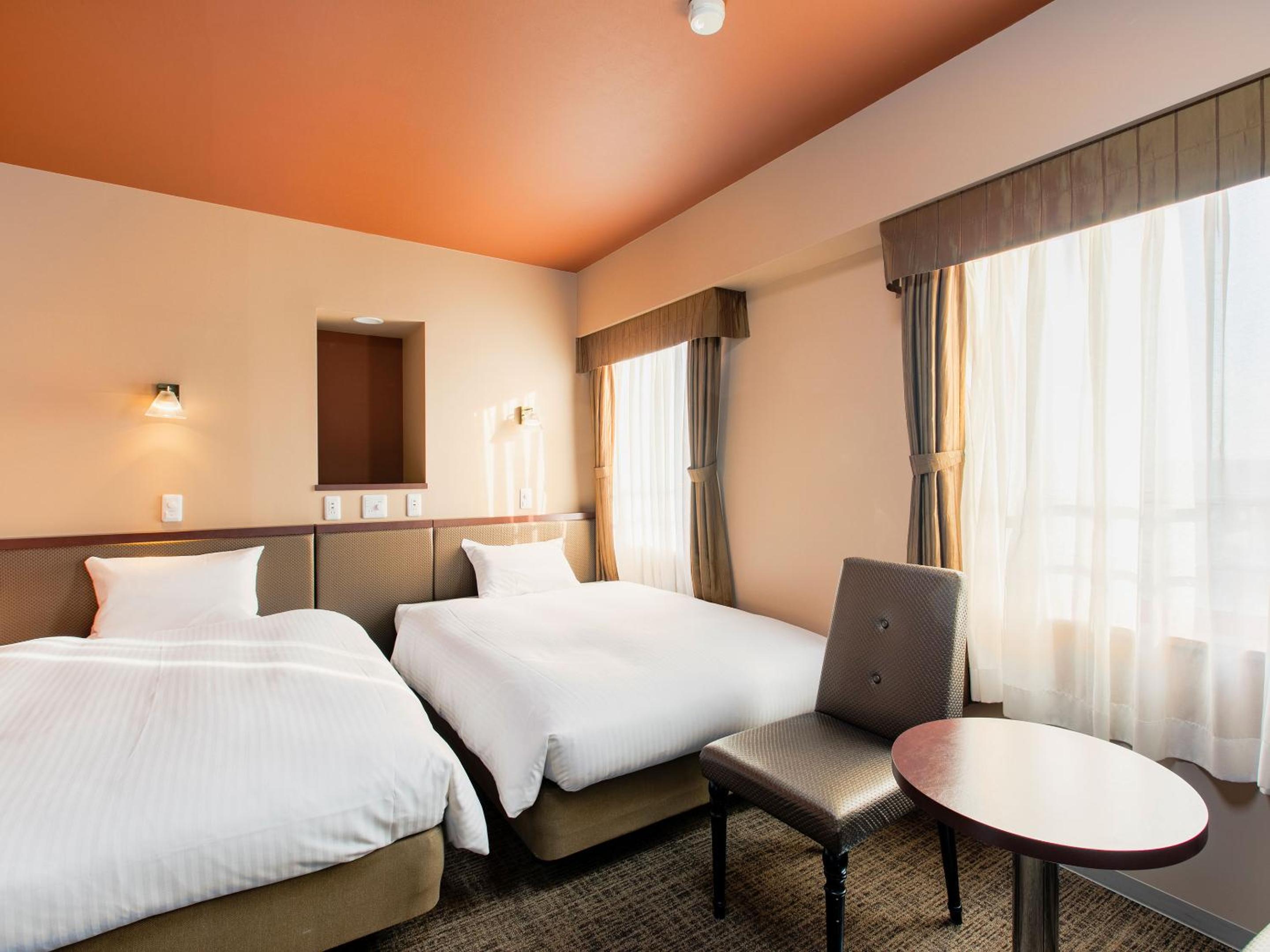 Twin Room - Non-Smoking - Photo 4