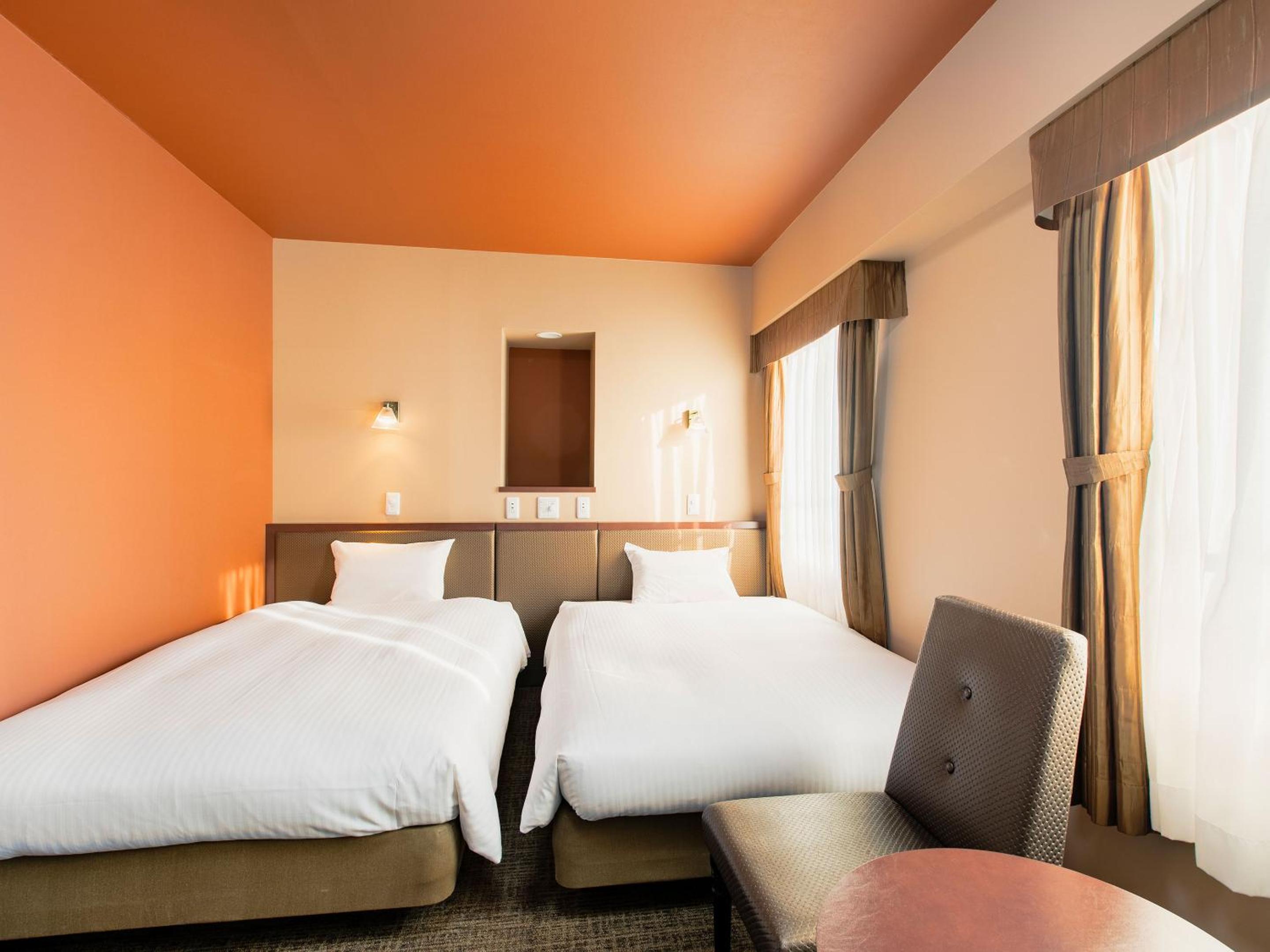 Twin Room - Non-Smoking - Photo 3