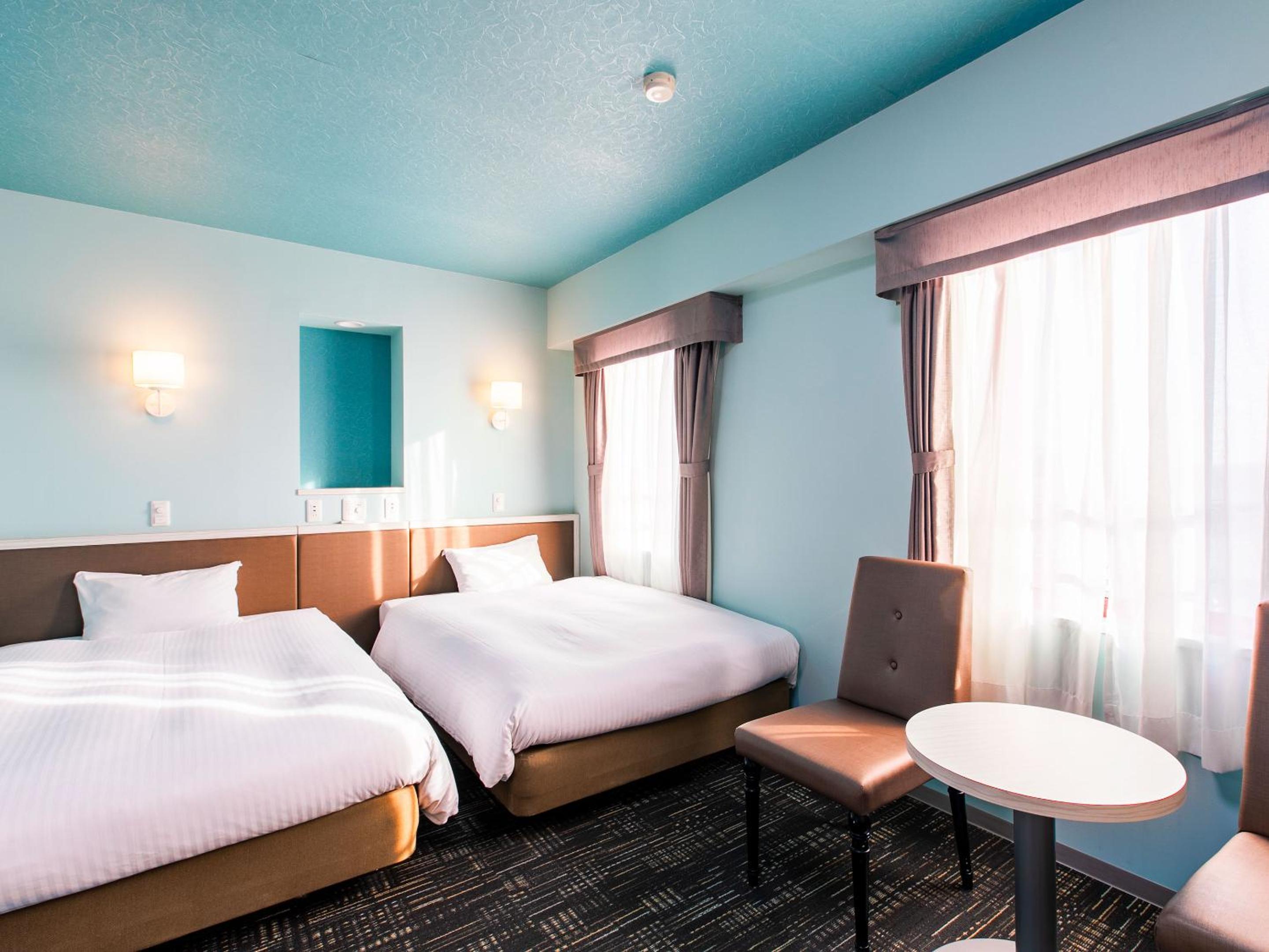 Twin Room - Non-Smoking - Photo 2