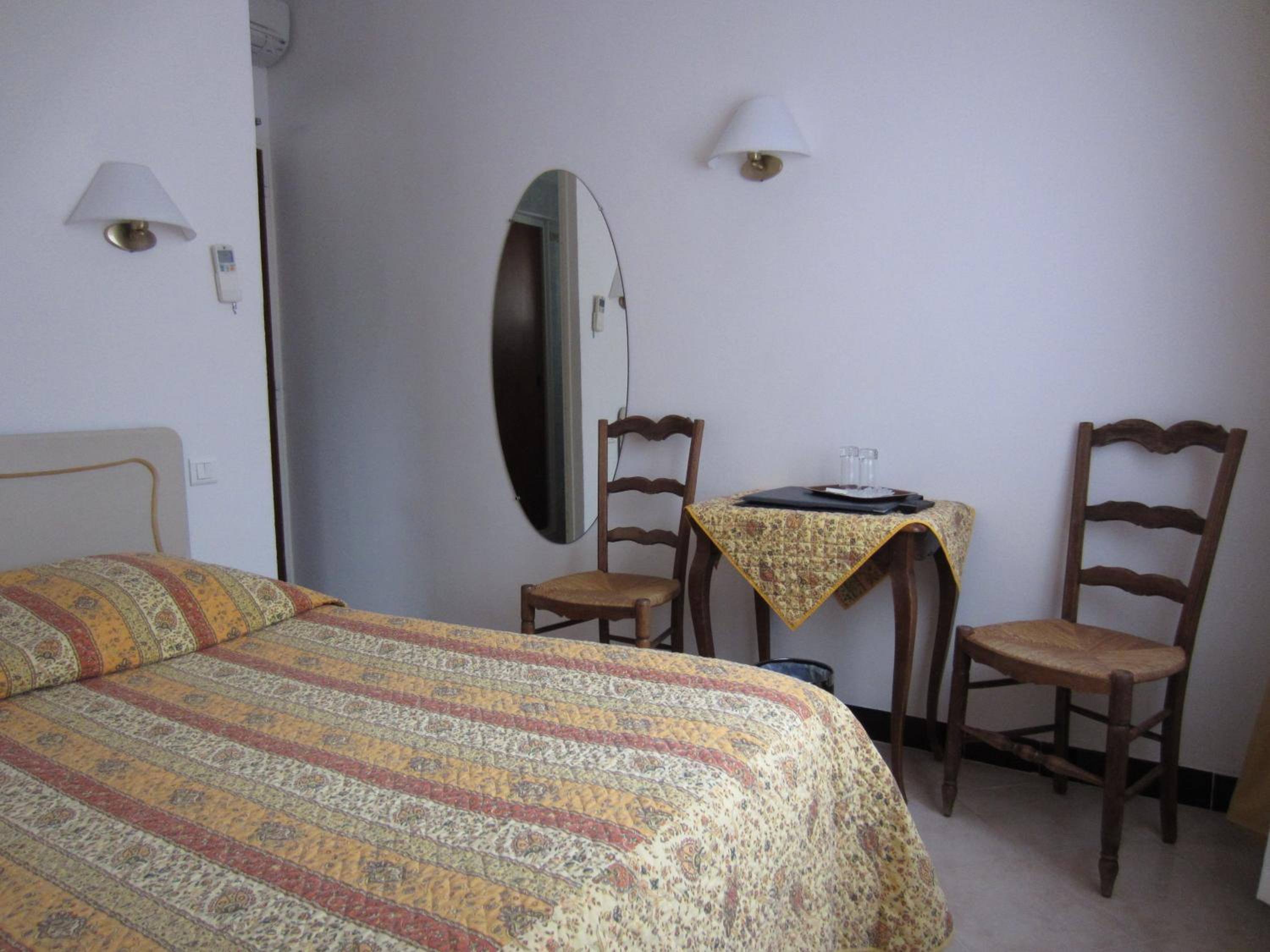 Standard Double or Twin Room with Hill View photo 2