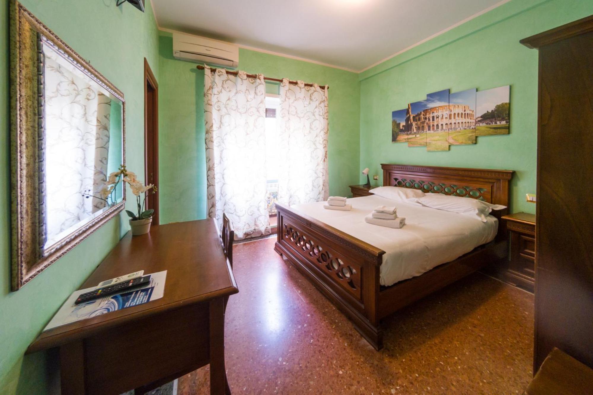 Double Room with Private Bathroom photo 2