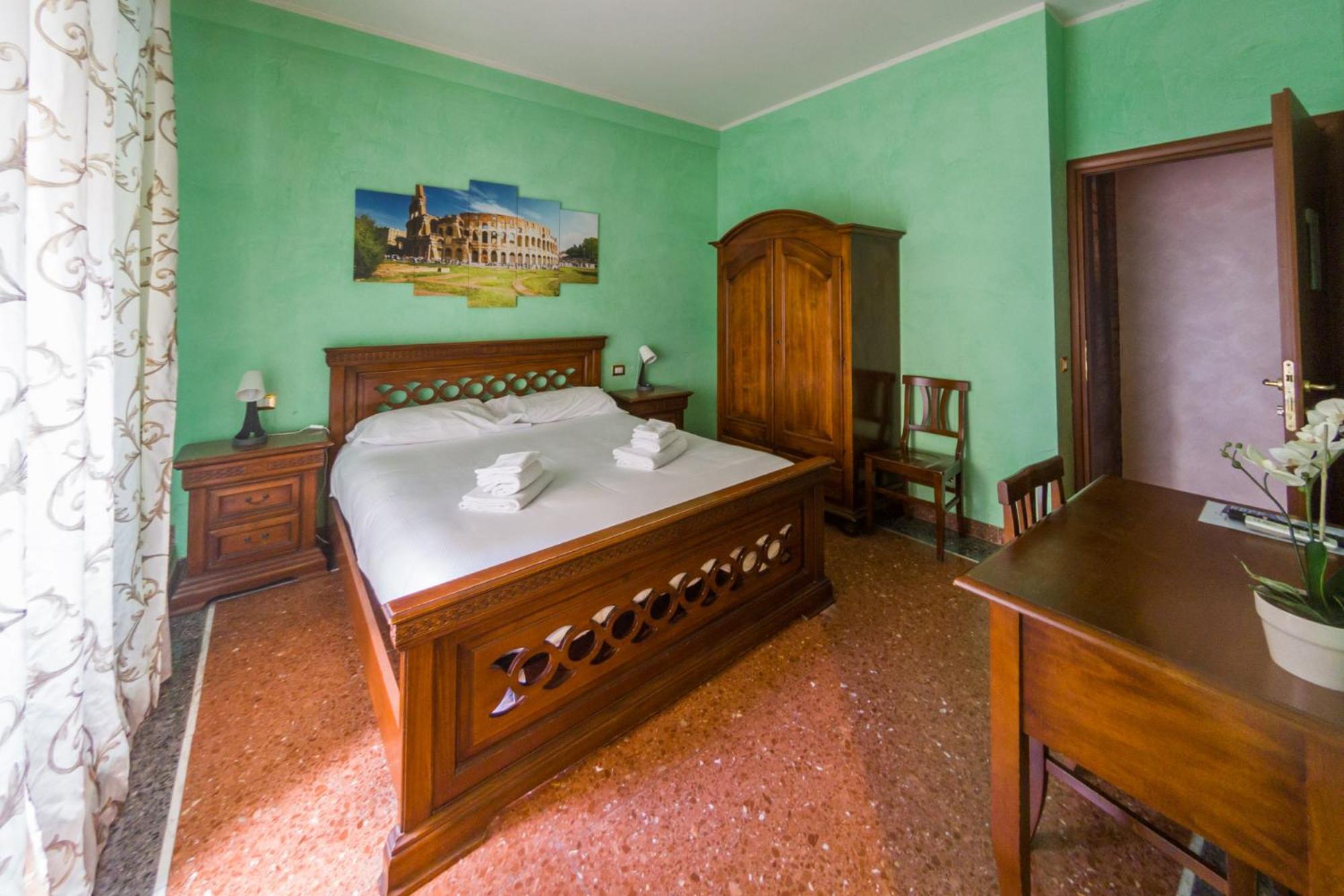 Double Room with Private Bathroom photo 3
