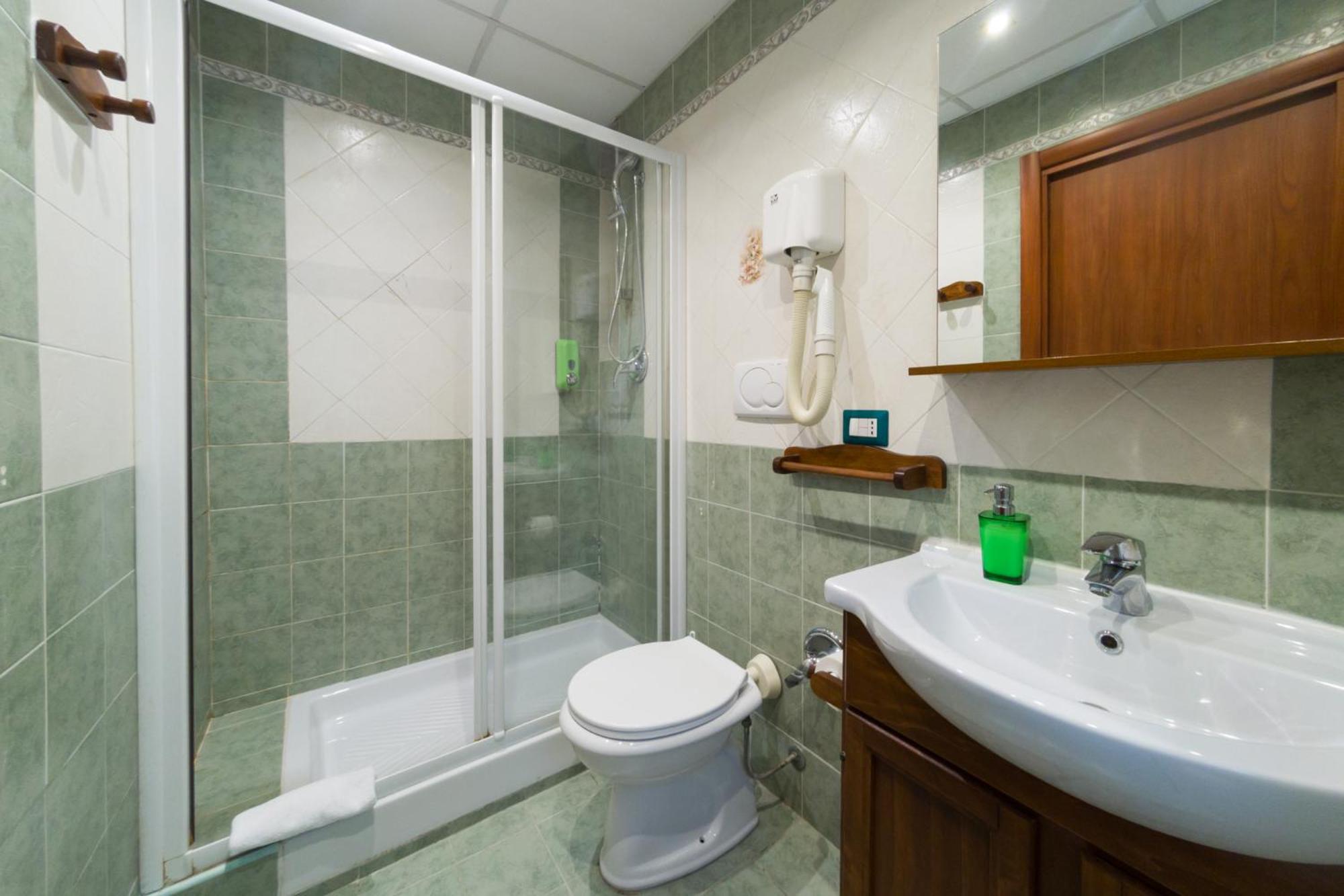 Double Room with Private Bathroom photo 3