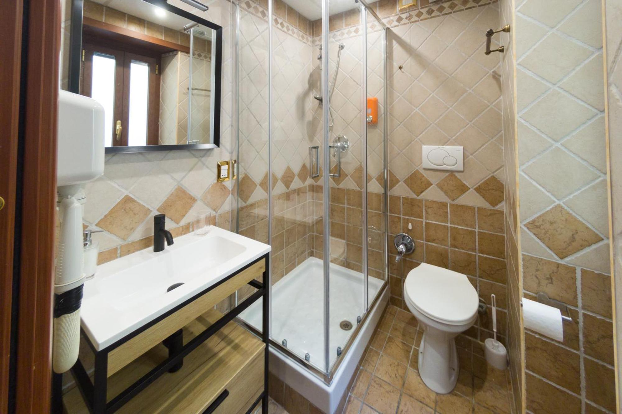 Double Room with Spa Bath photo 2