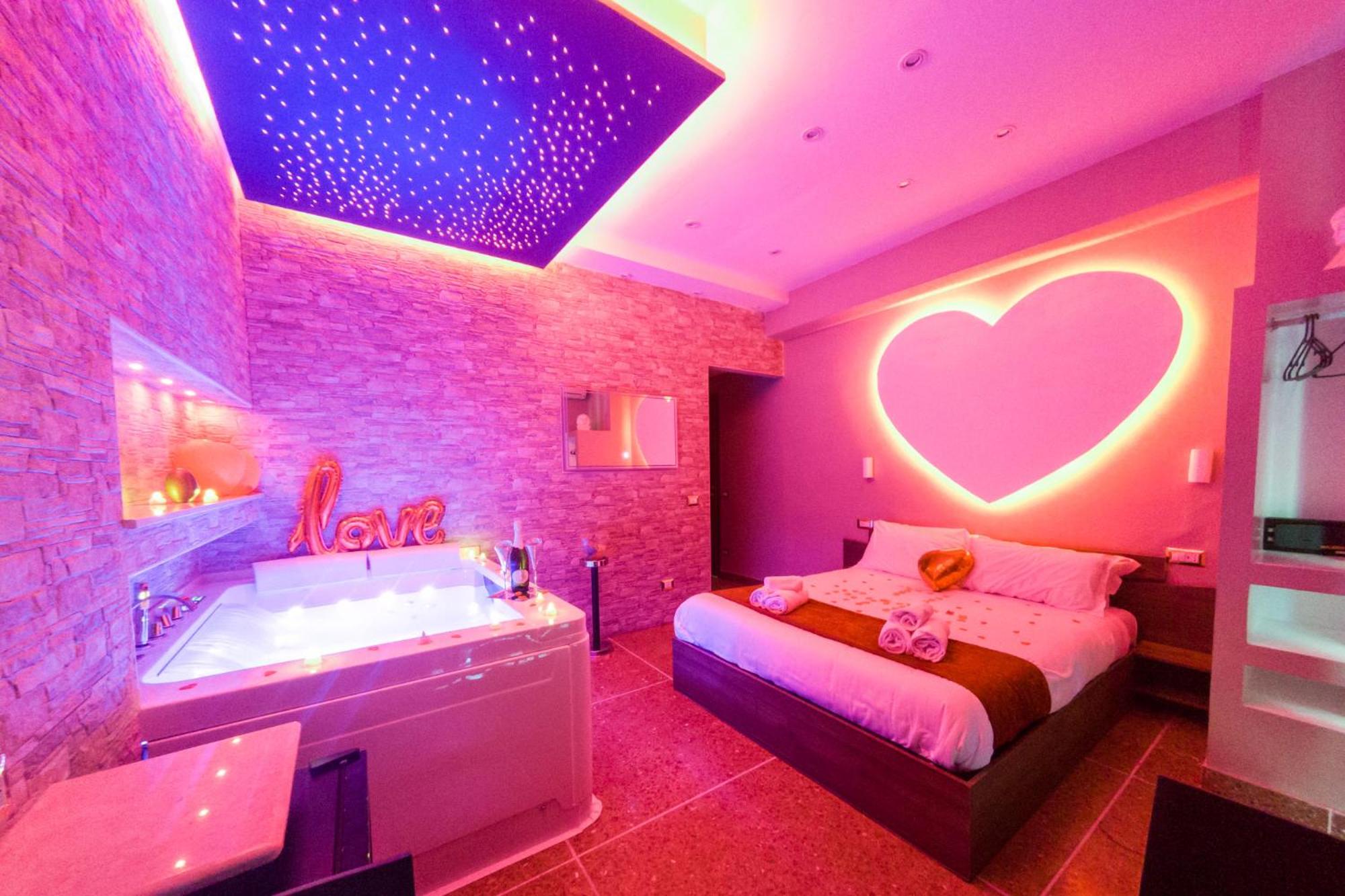 Suite with Spa Bath photo 3