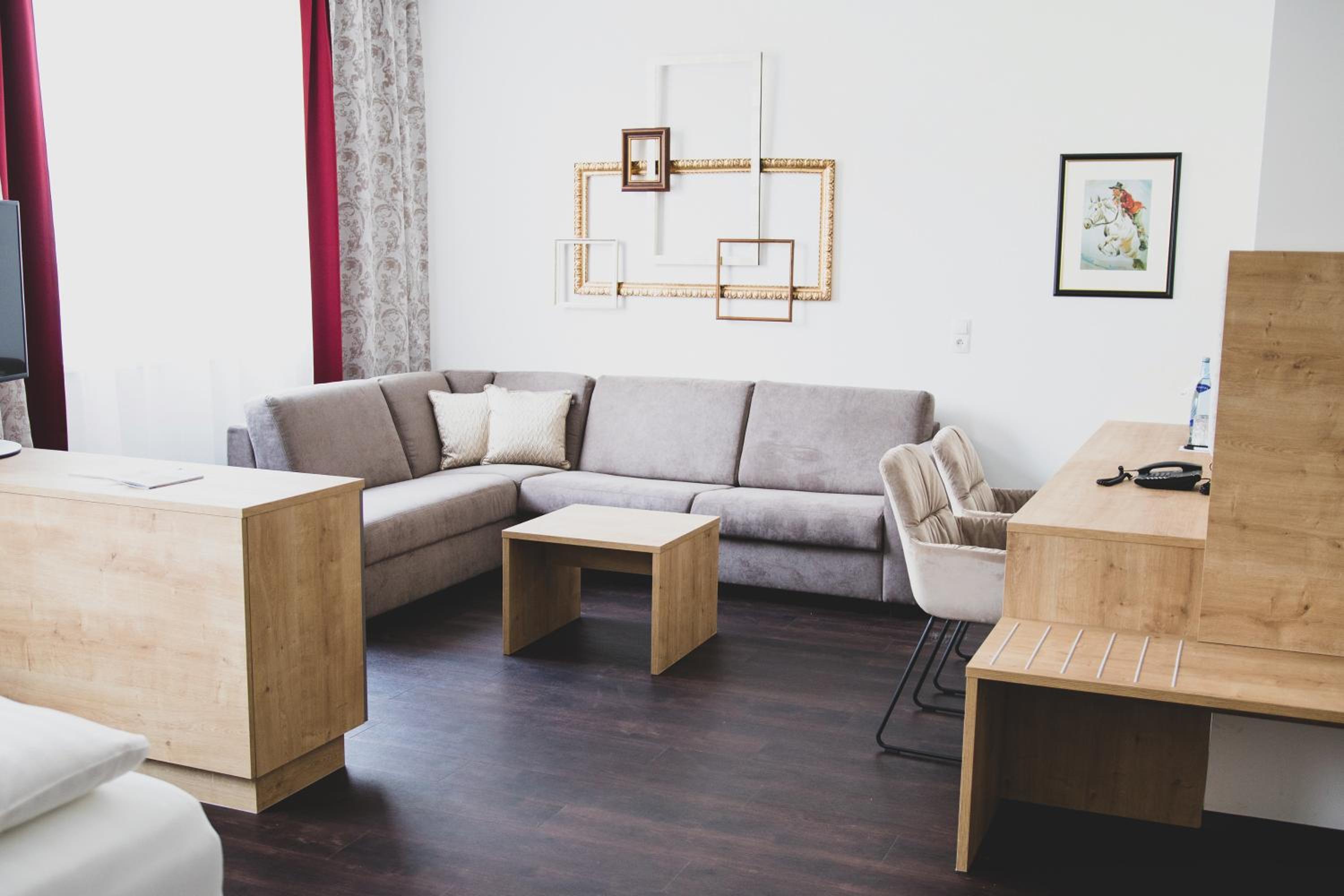 Deluxe Junior Suite photo 2