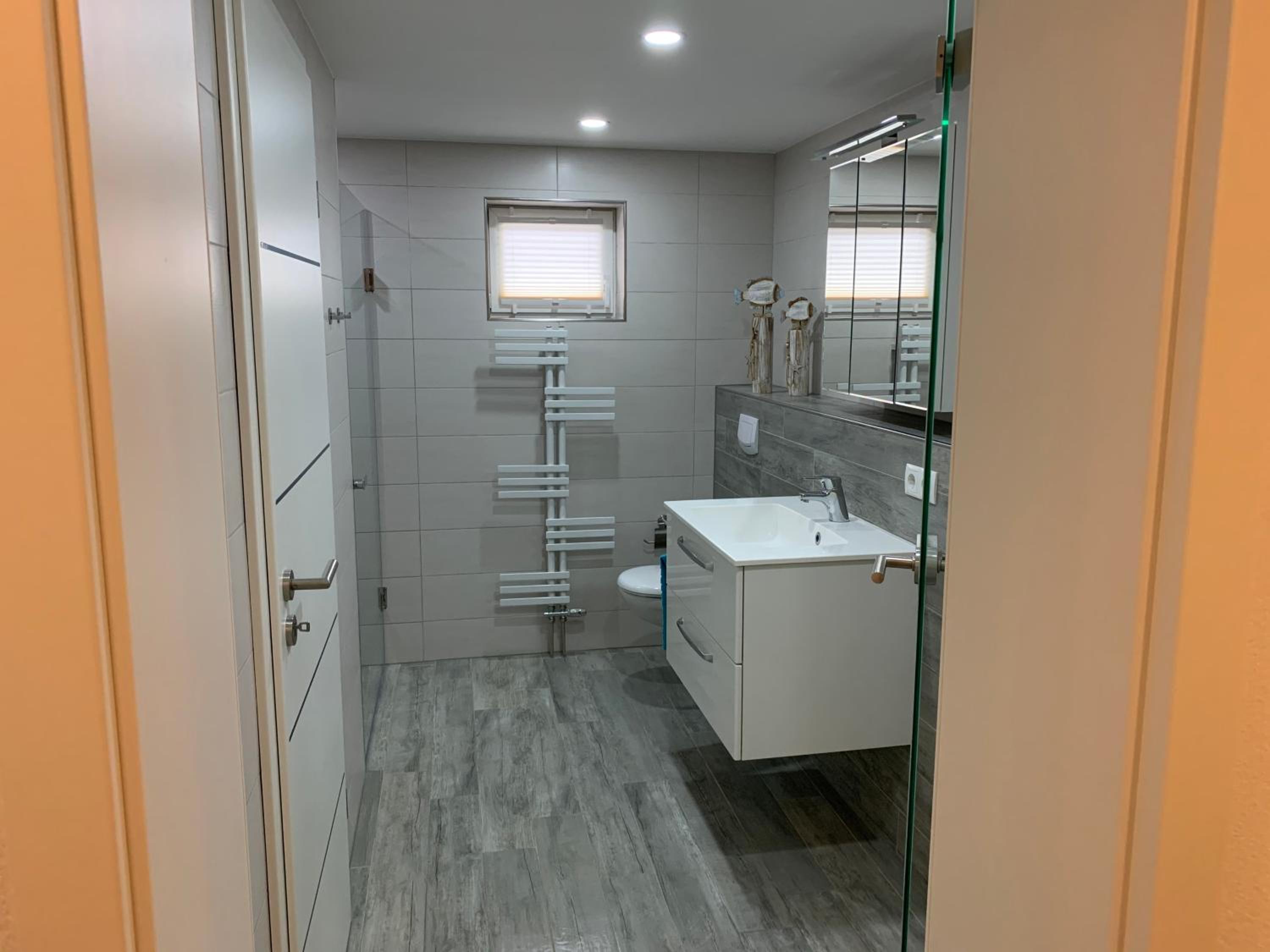 Half-Basement Apartment with Garden access photo 3
