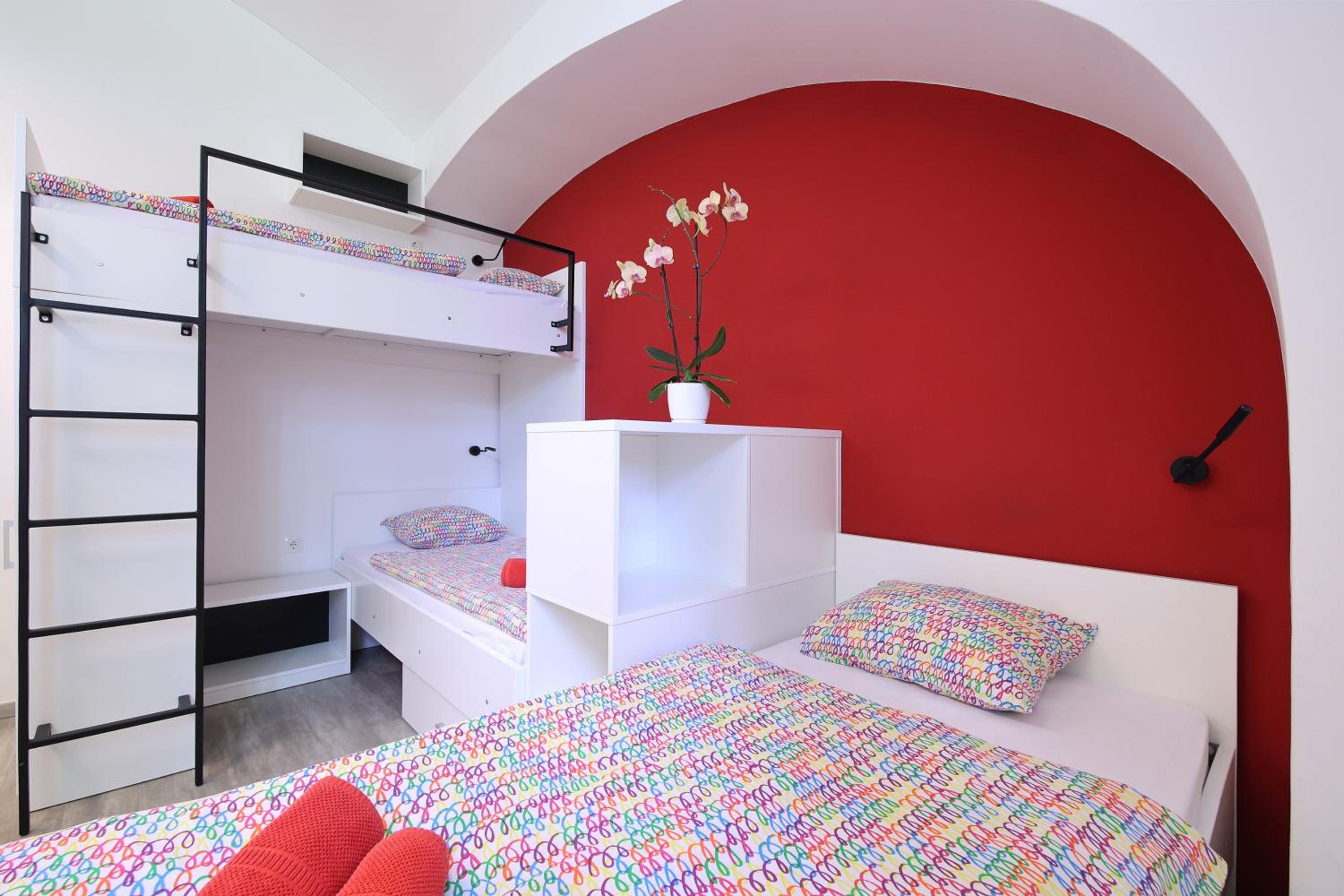 Bed in 3-Bed Mixed Dormitory Room photo 1