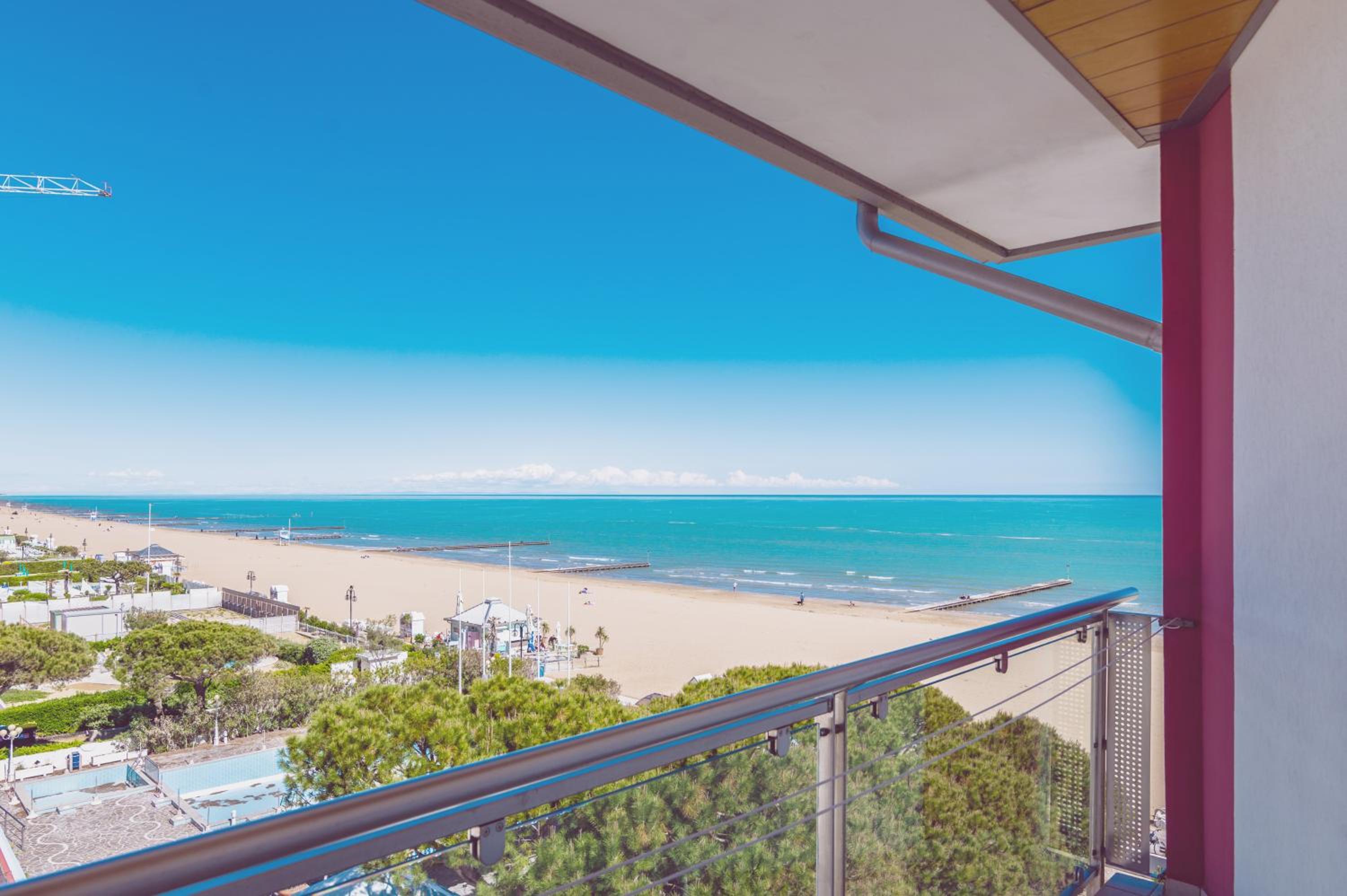 Deluxe Double Room with Lateral Sea View photo 2