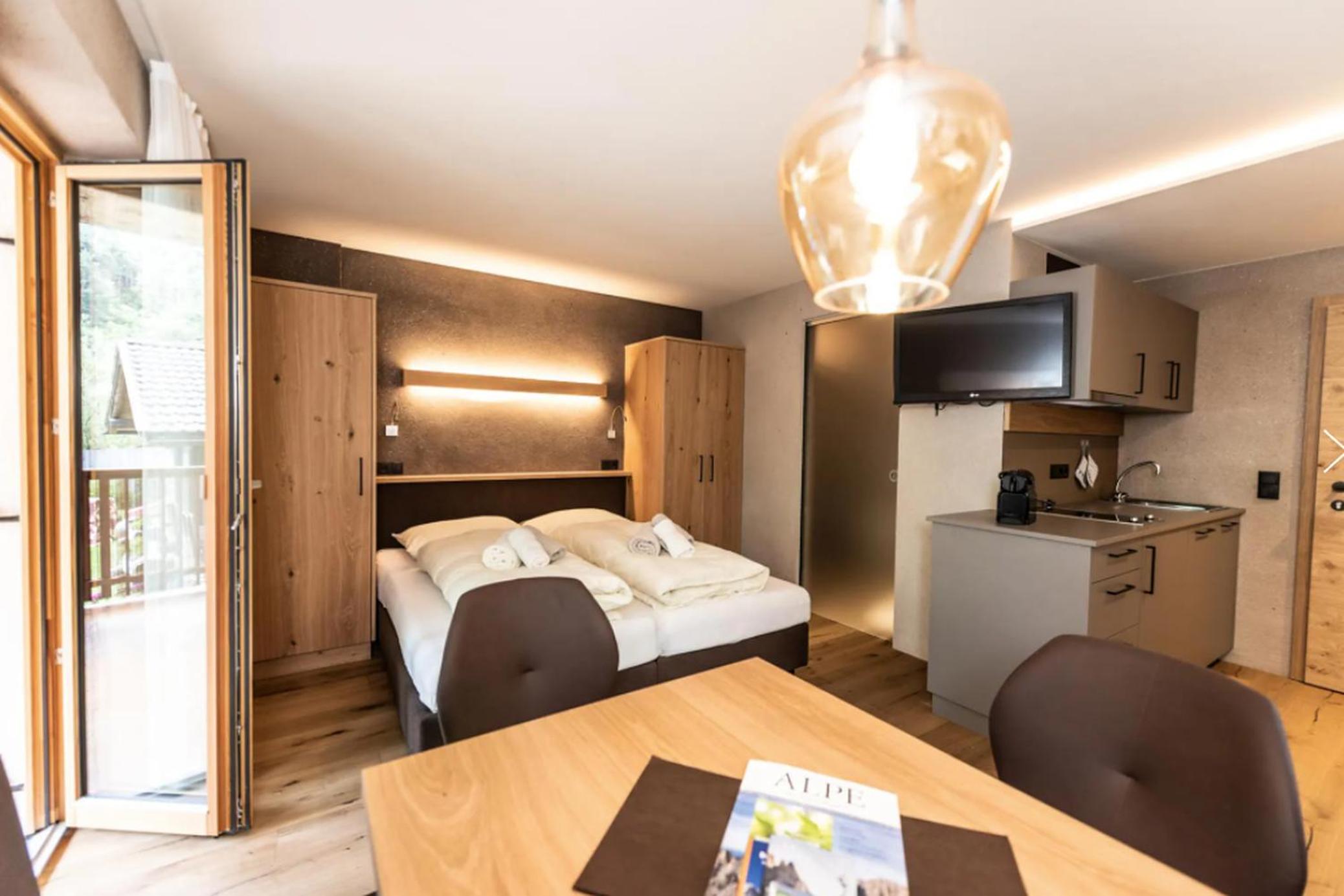 Superior One-Bedroom Apartment with Balcony