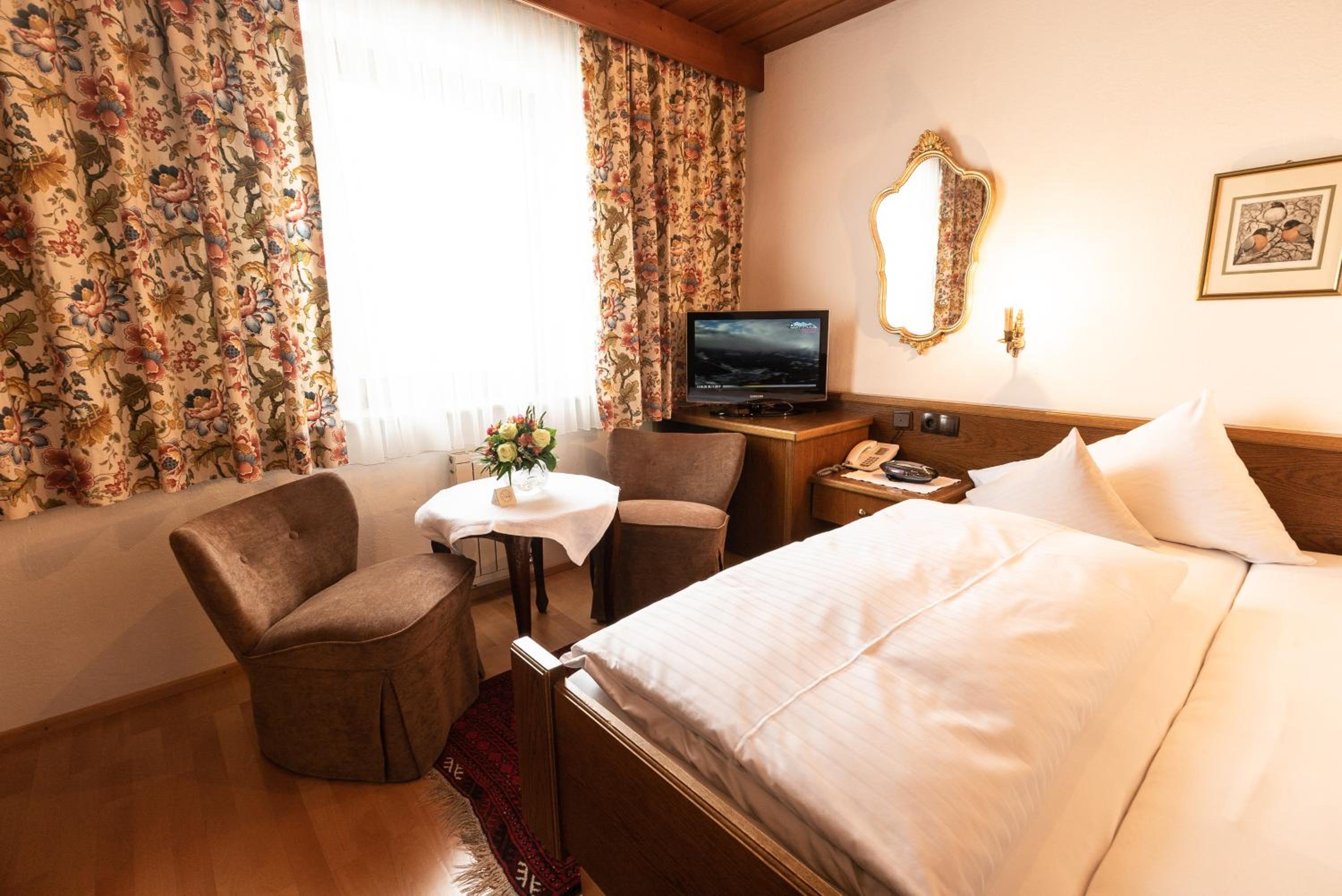 Standard Double or Twin Room - Photo 1