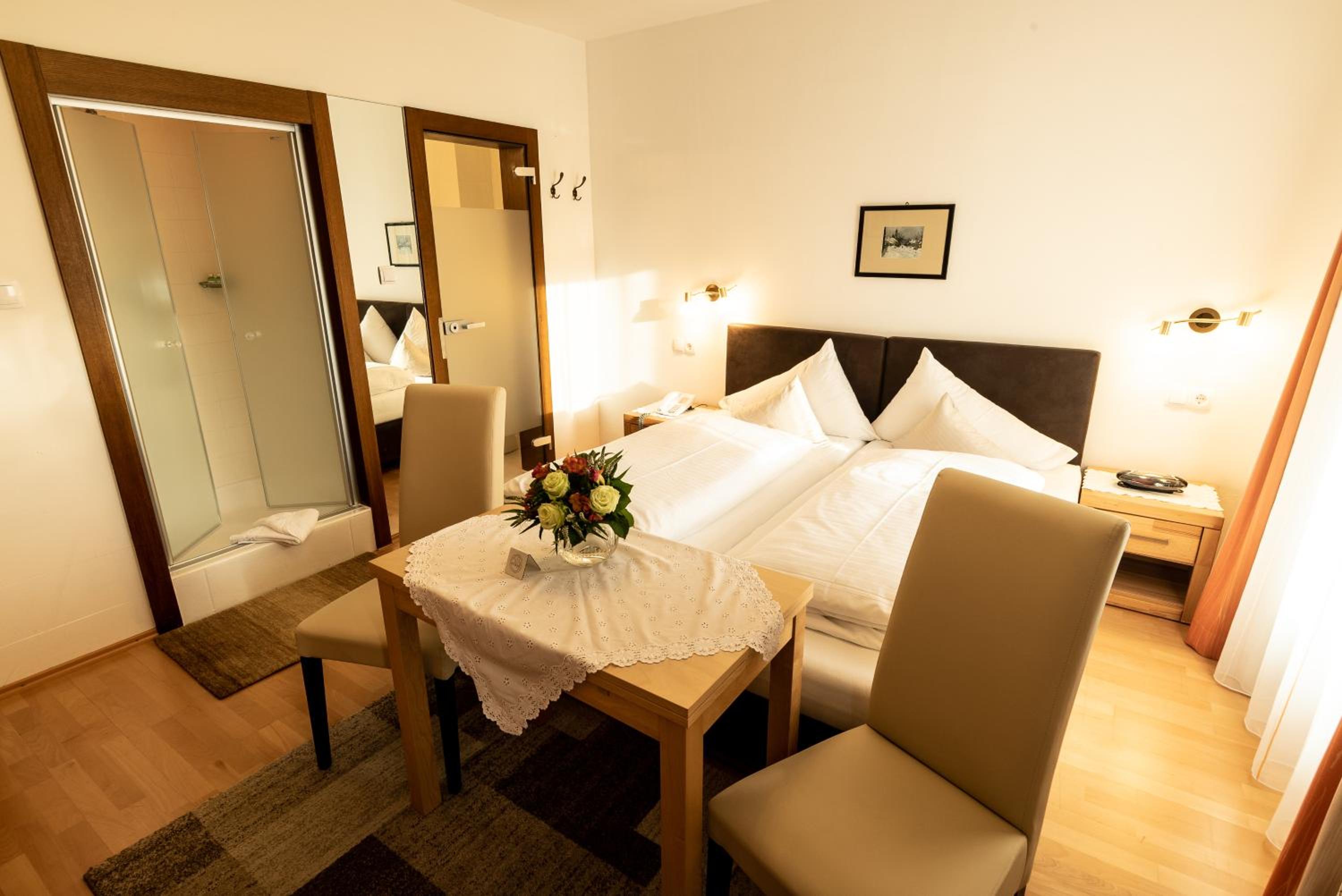 Standard Double or Twin Room - Photo 3