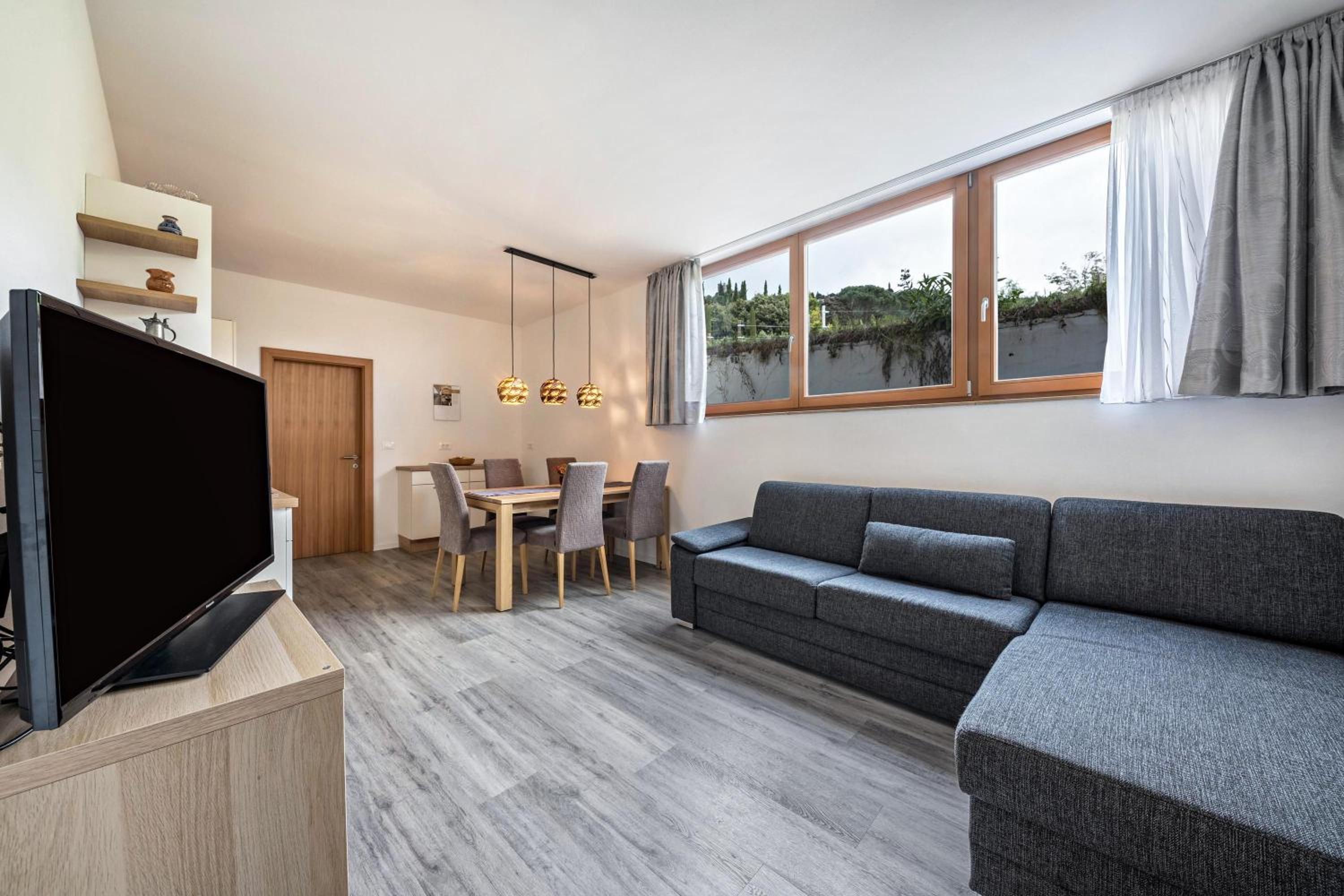 Two-Bedroom Deluxe Apartment with Garden View