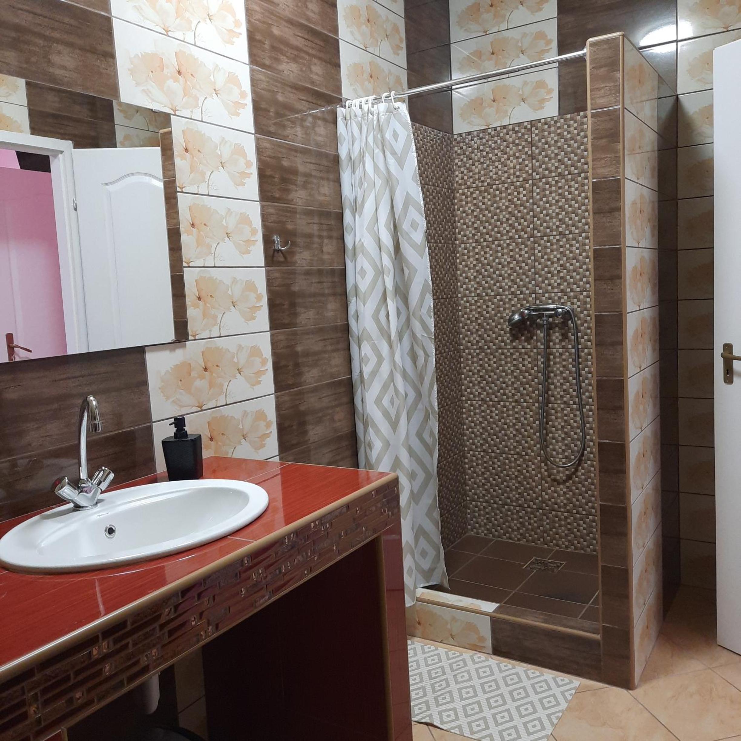 Triple Room with Private Bathroom - Photo 5